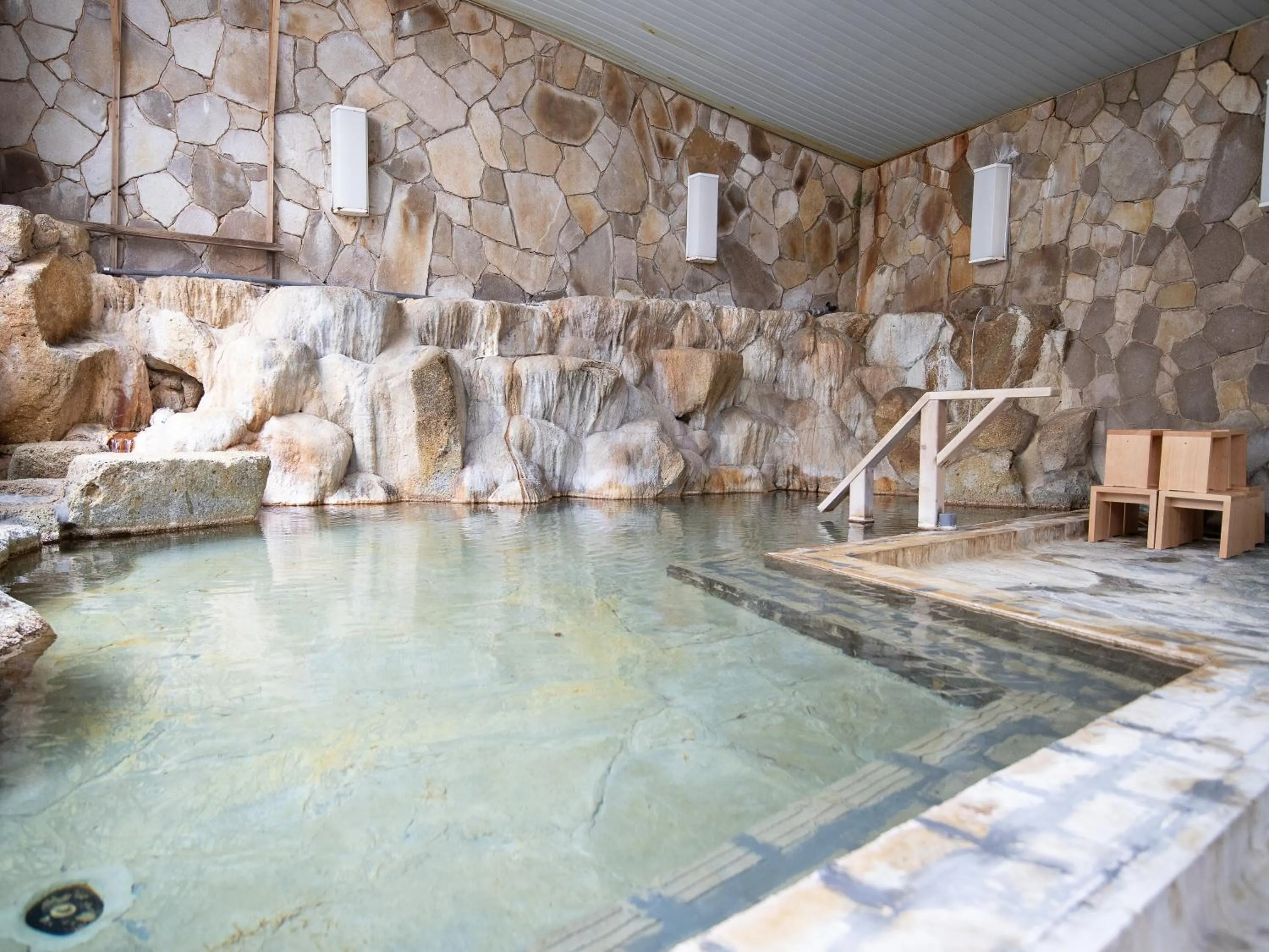 Public Bath in HOTEL SHIRAHAMAKAN