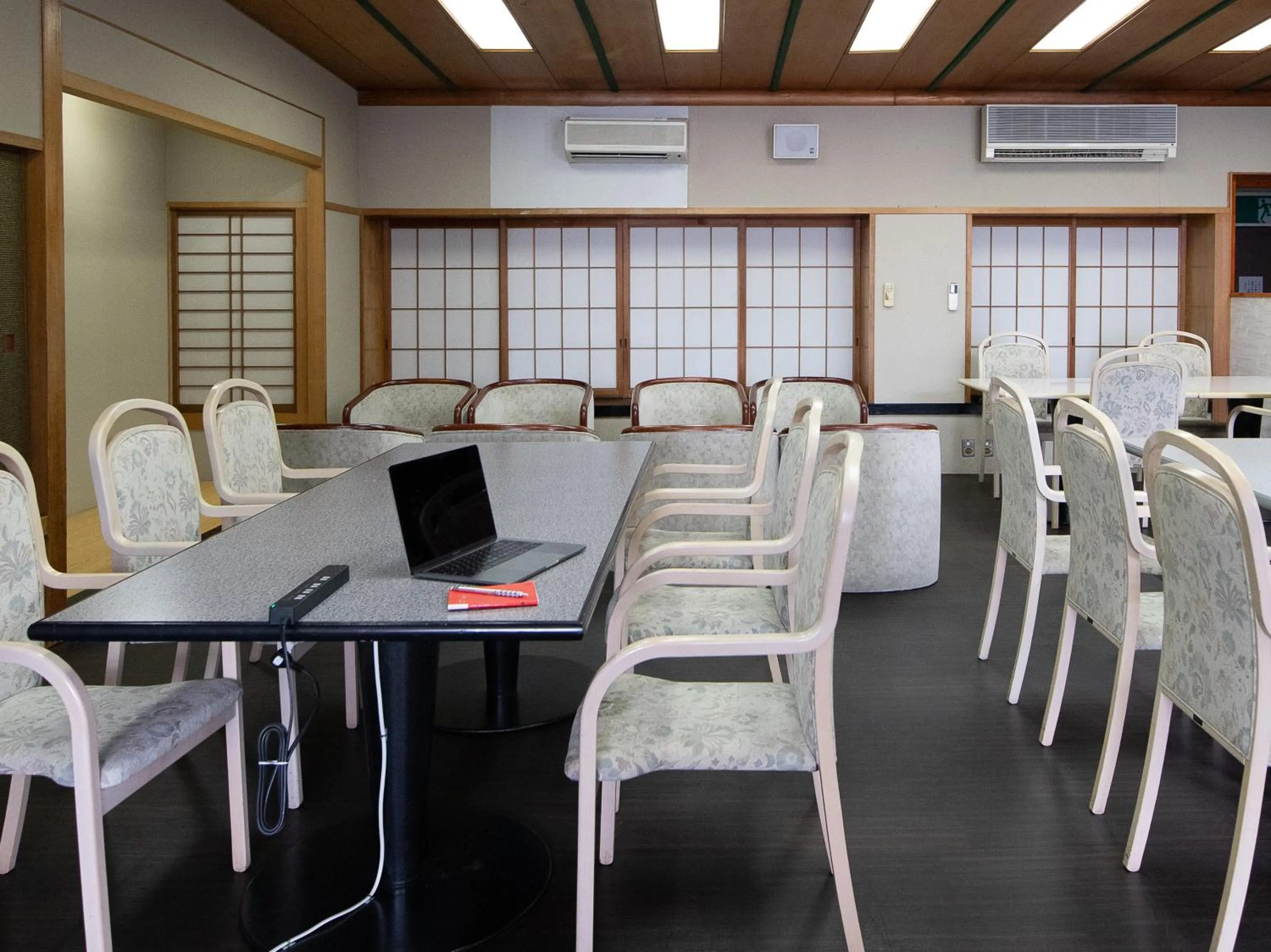 Communal lounge/ TV room in HOTEL SHIRAHAMAKAN