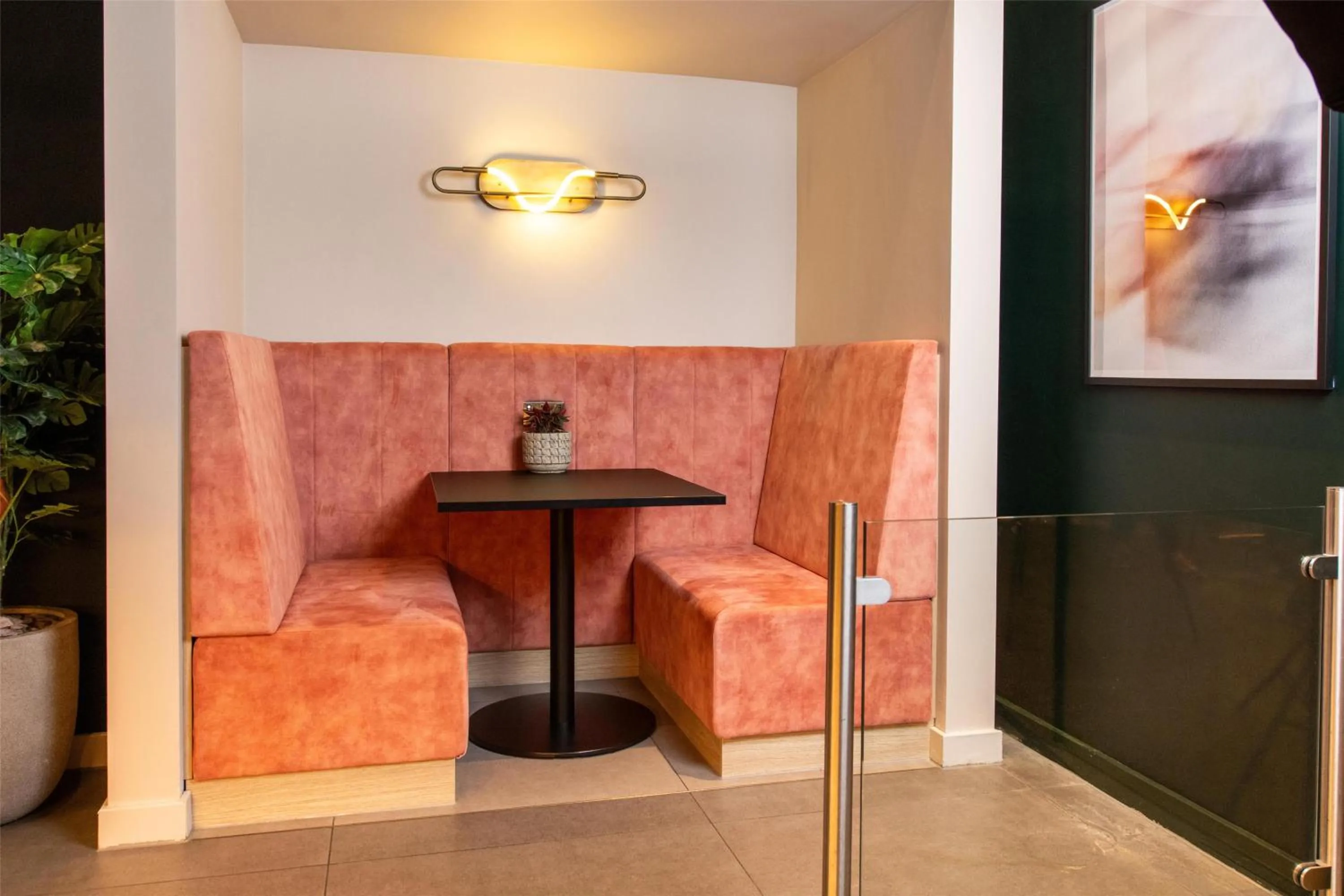 Restaurant/places to eat in YOTEL London City