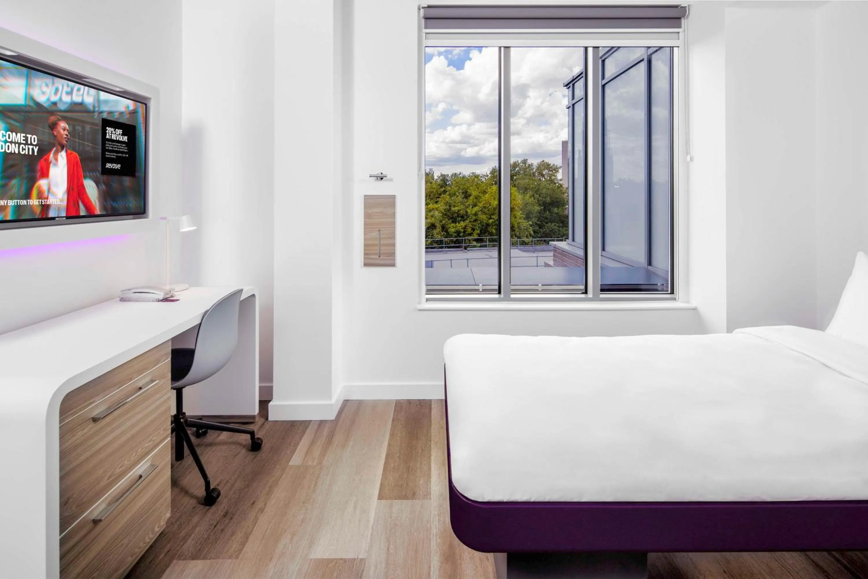 TV and multimedia, Bed in YOTEL London City