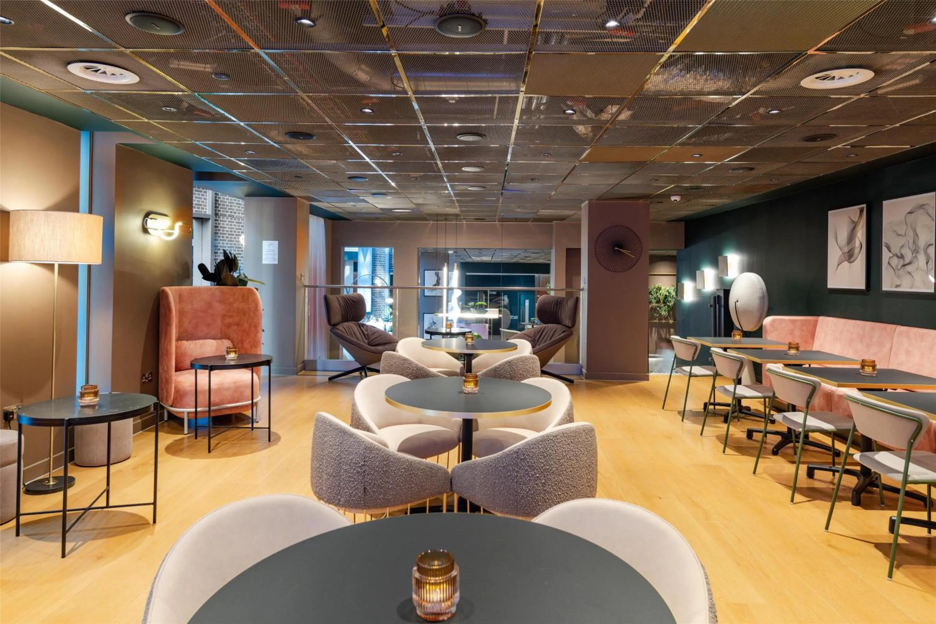 Restaurant/places to eat in YOTEL London City