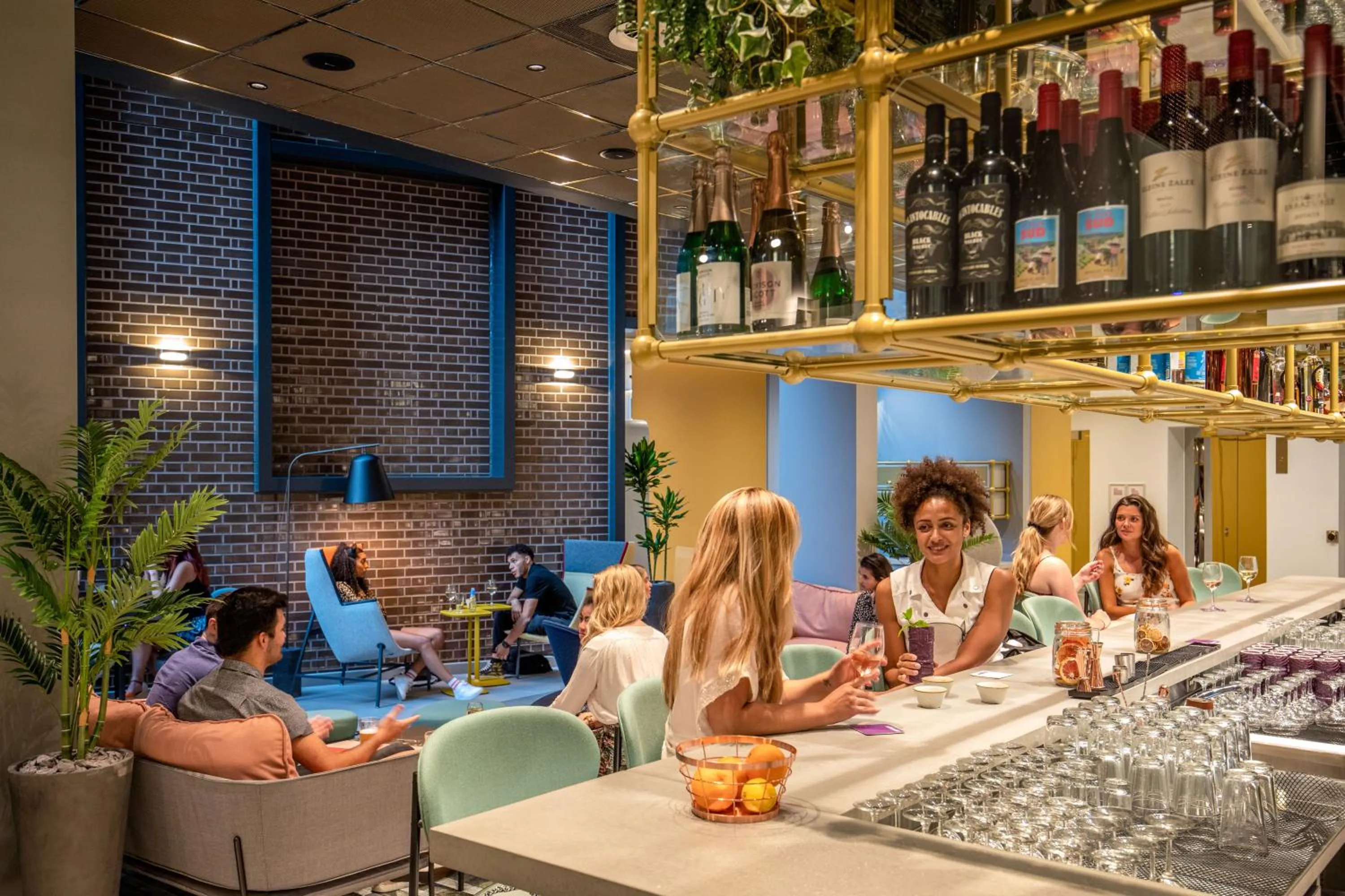 Restaurant/places to eat in YOTEL London City