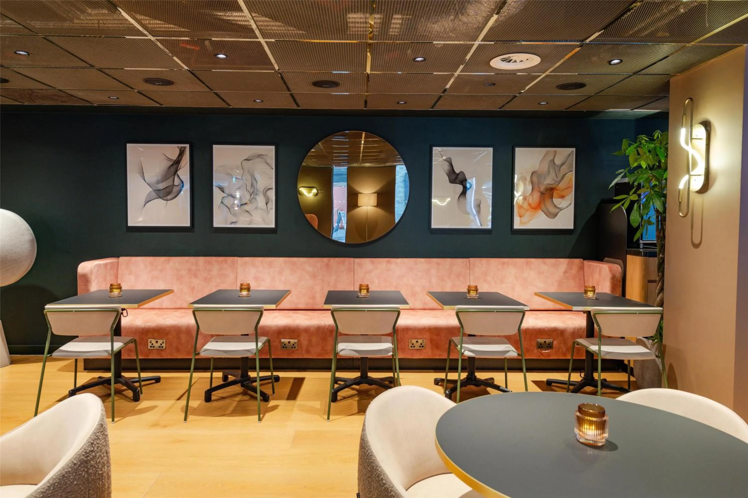 Lounge or bar in YOTEL London City