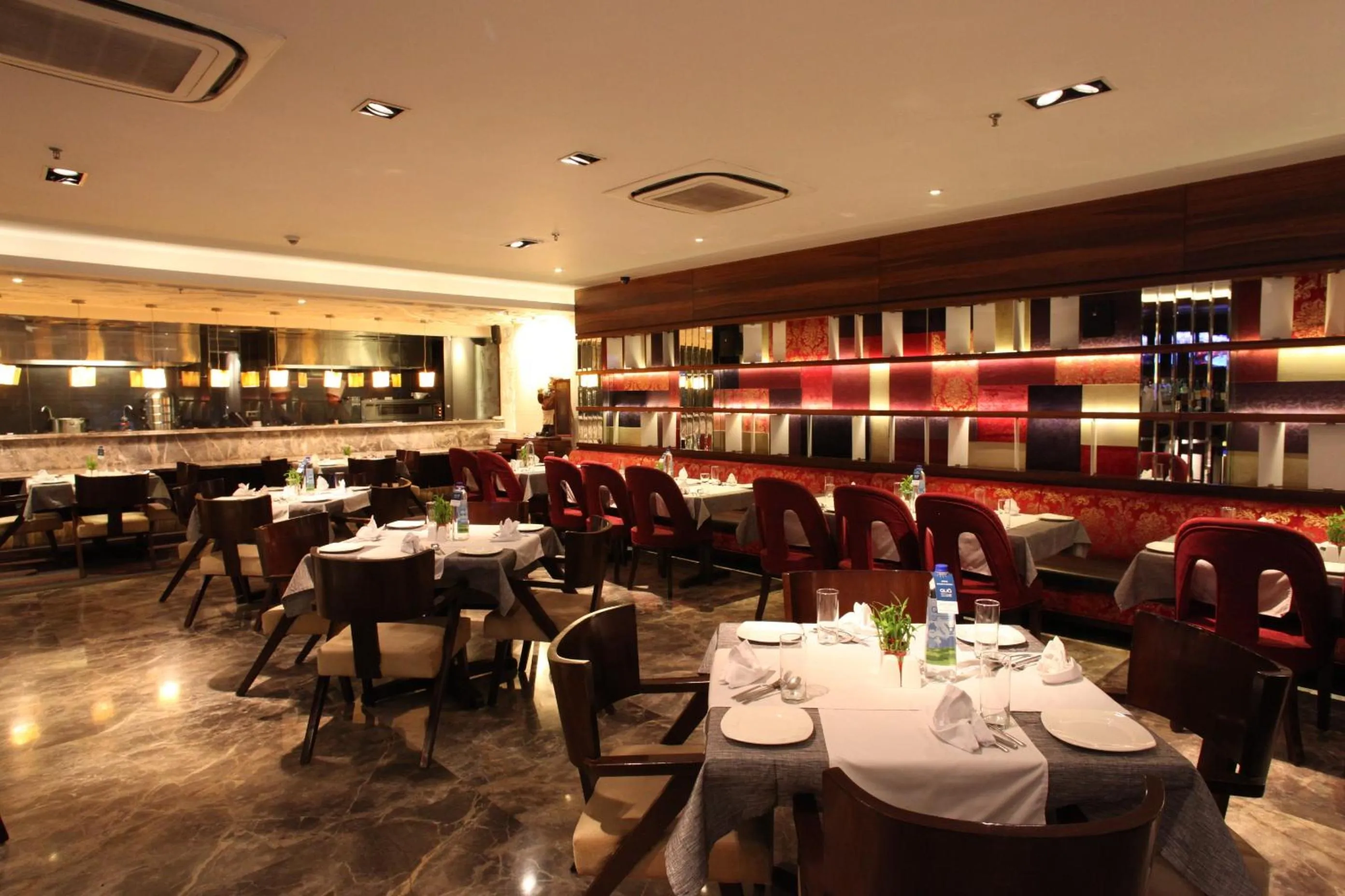 Restaurant/places to eat in Maya Hotel