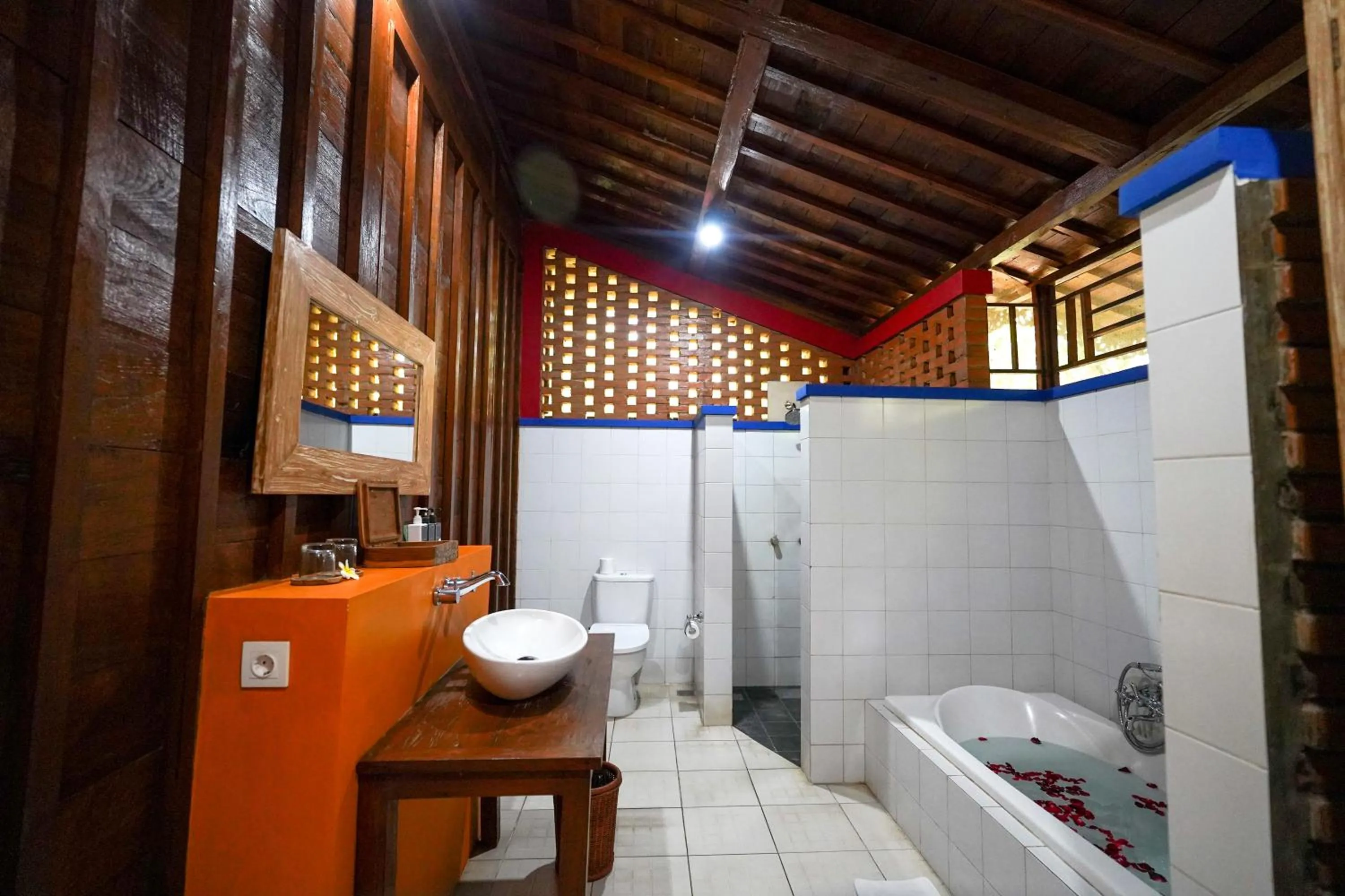 Shower in Ubud Heaven Penestanan