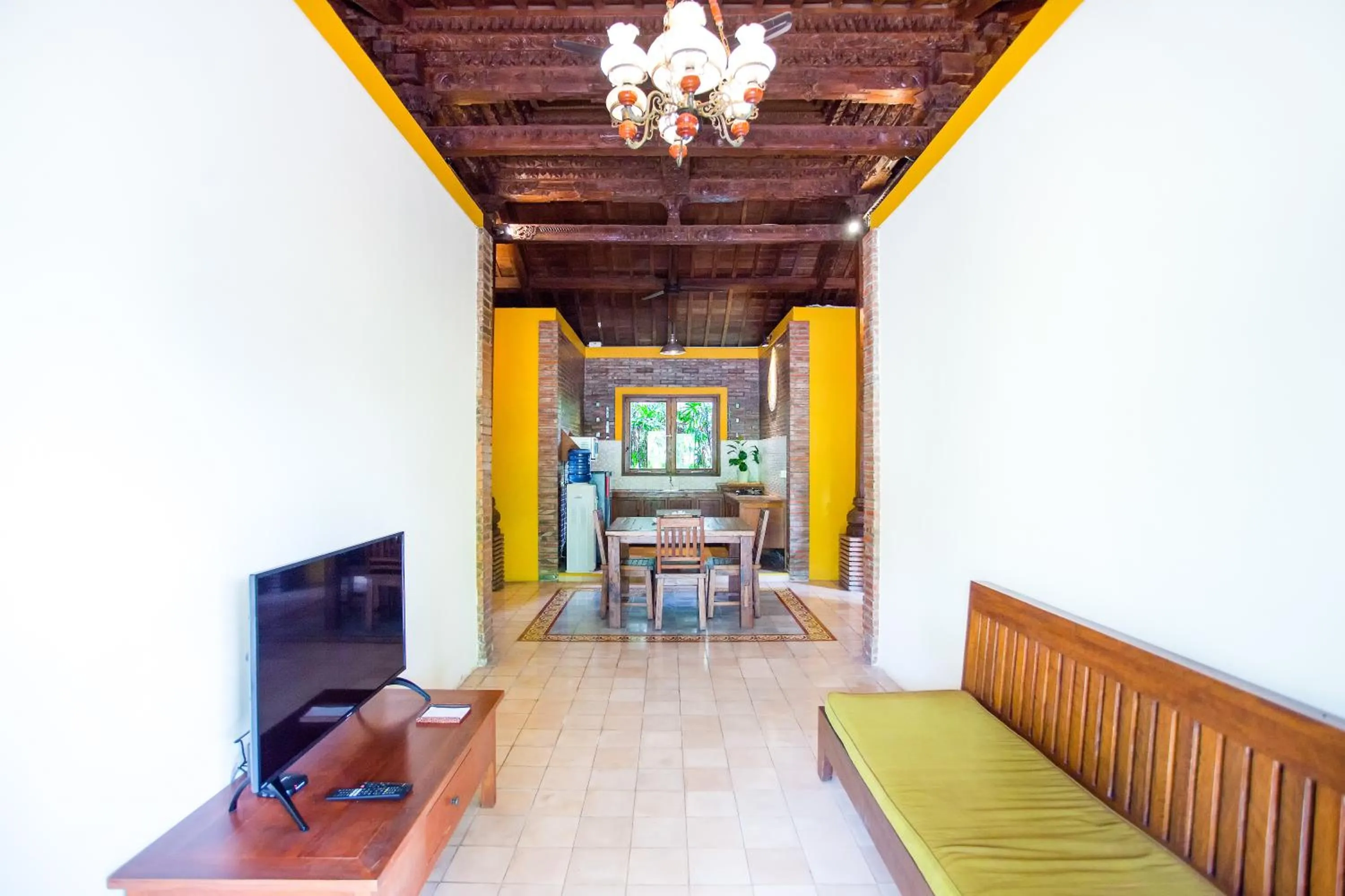 Communal lounge/ TV room in Ubud Heaven Penestanan