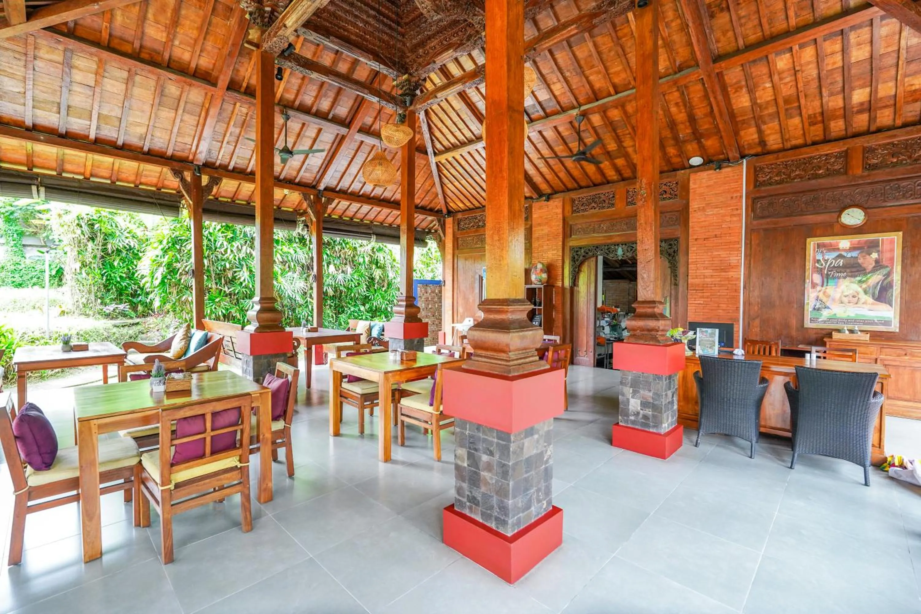 Seating area in Ubud Heaven Penestanan