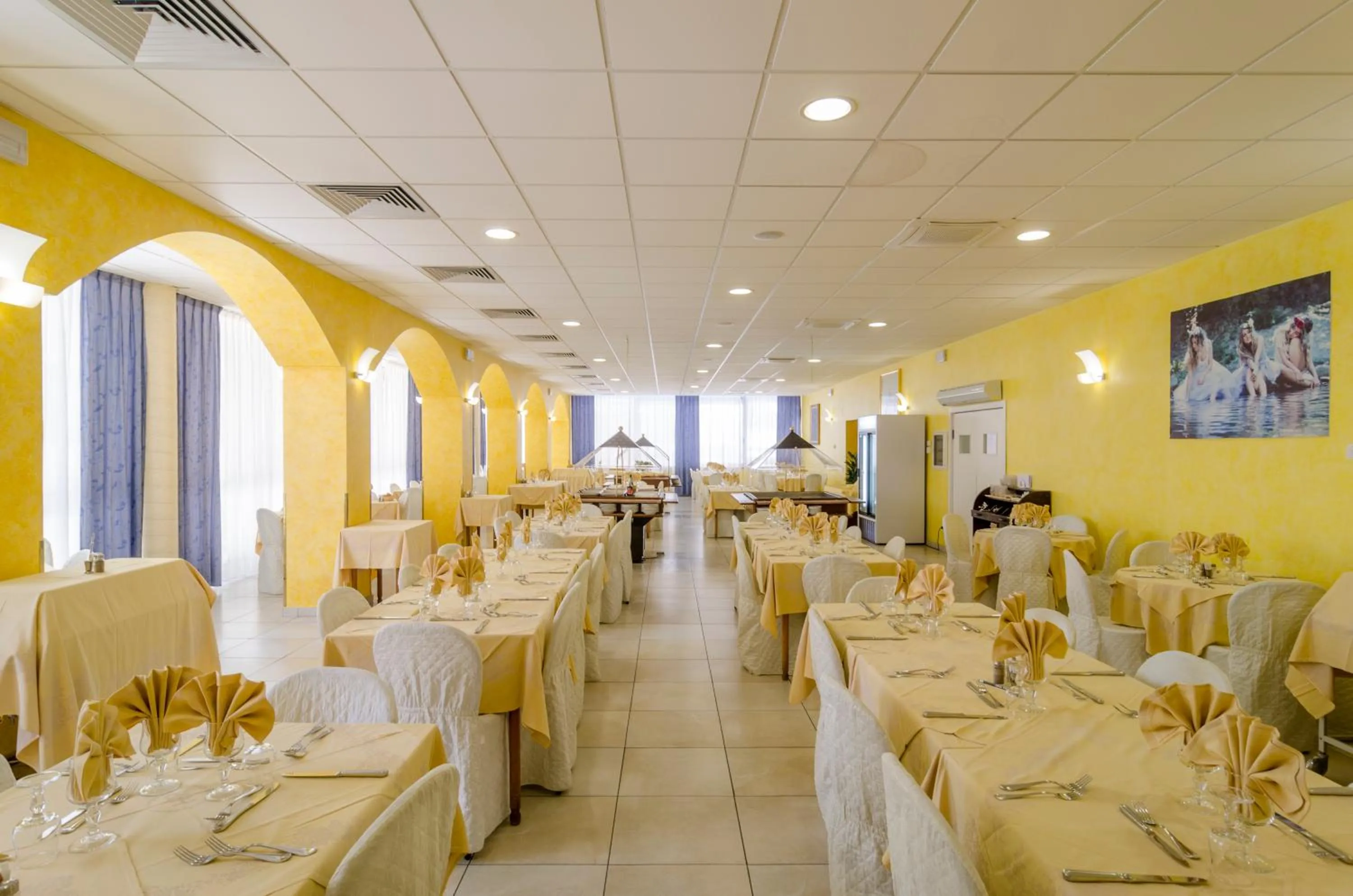 Restaurant/places to eat in Hotel Principe