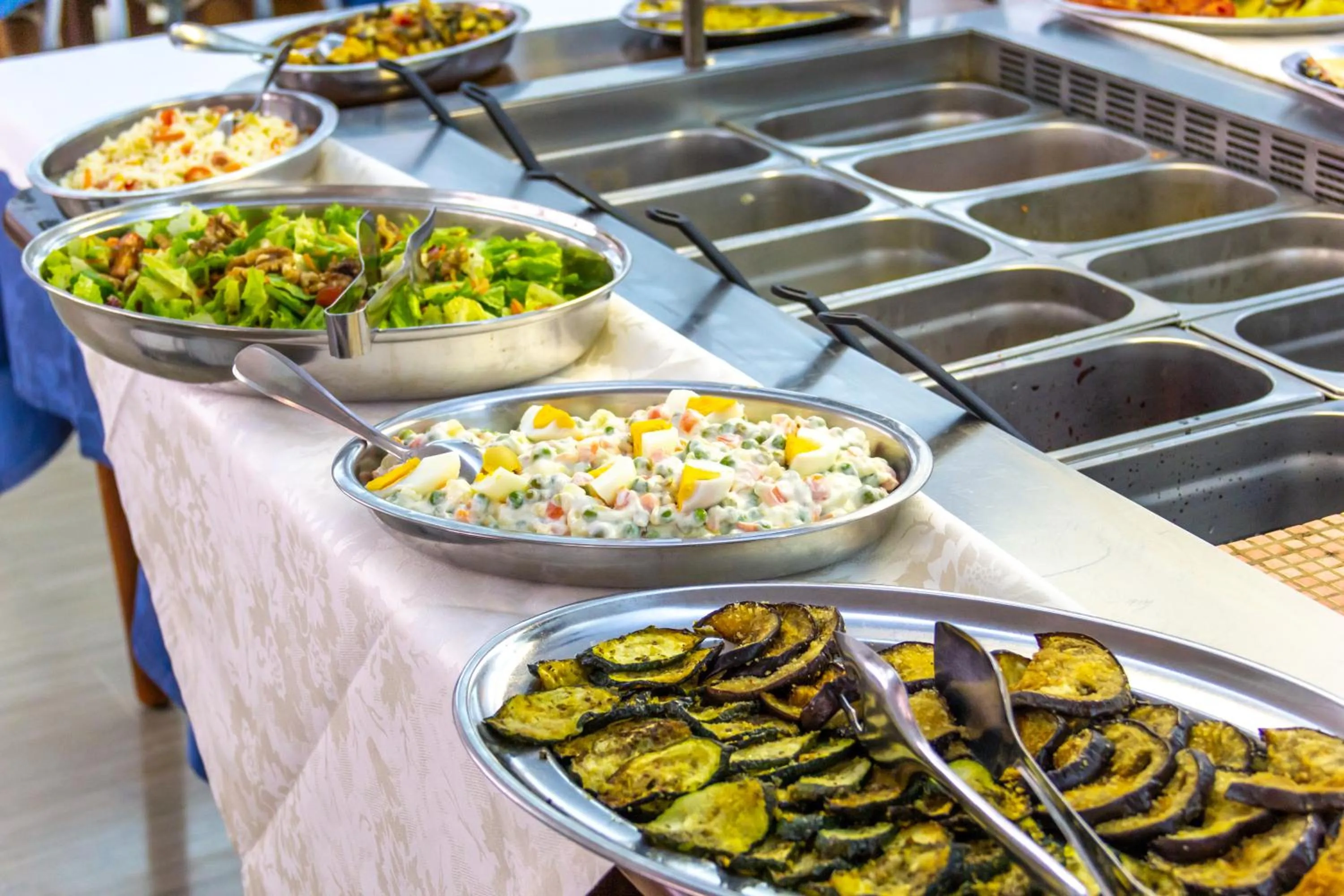 Restaurant/places to eat in Hotel Galf