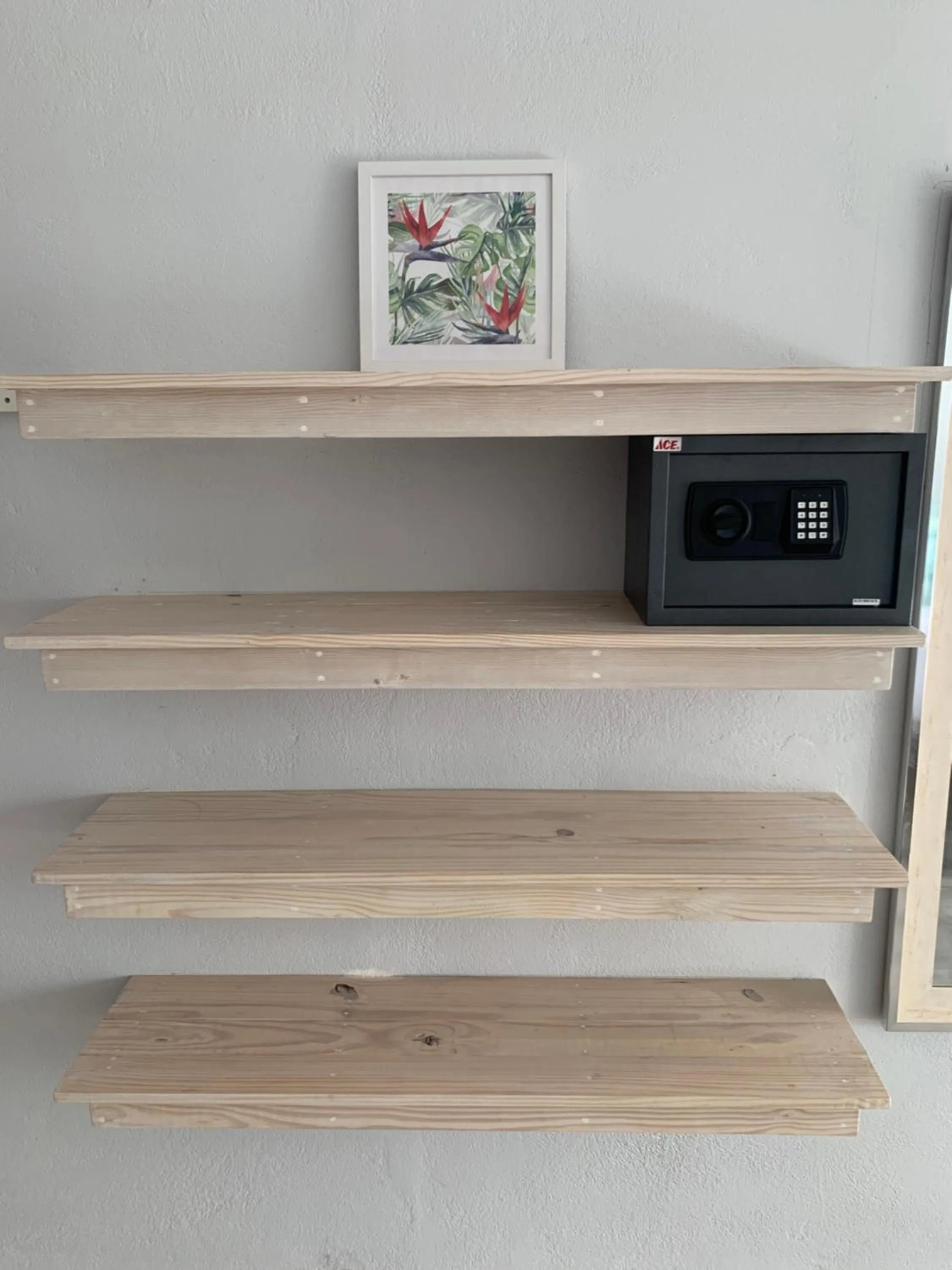 Decorative detail in Crown Malapascua