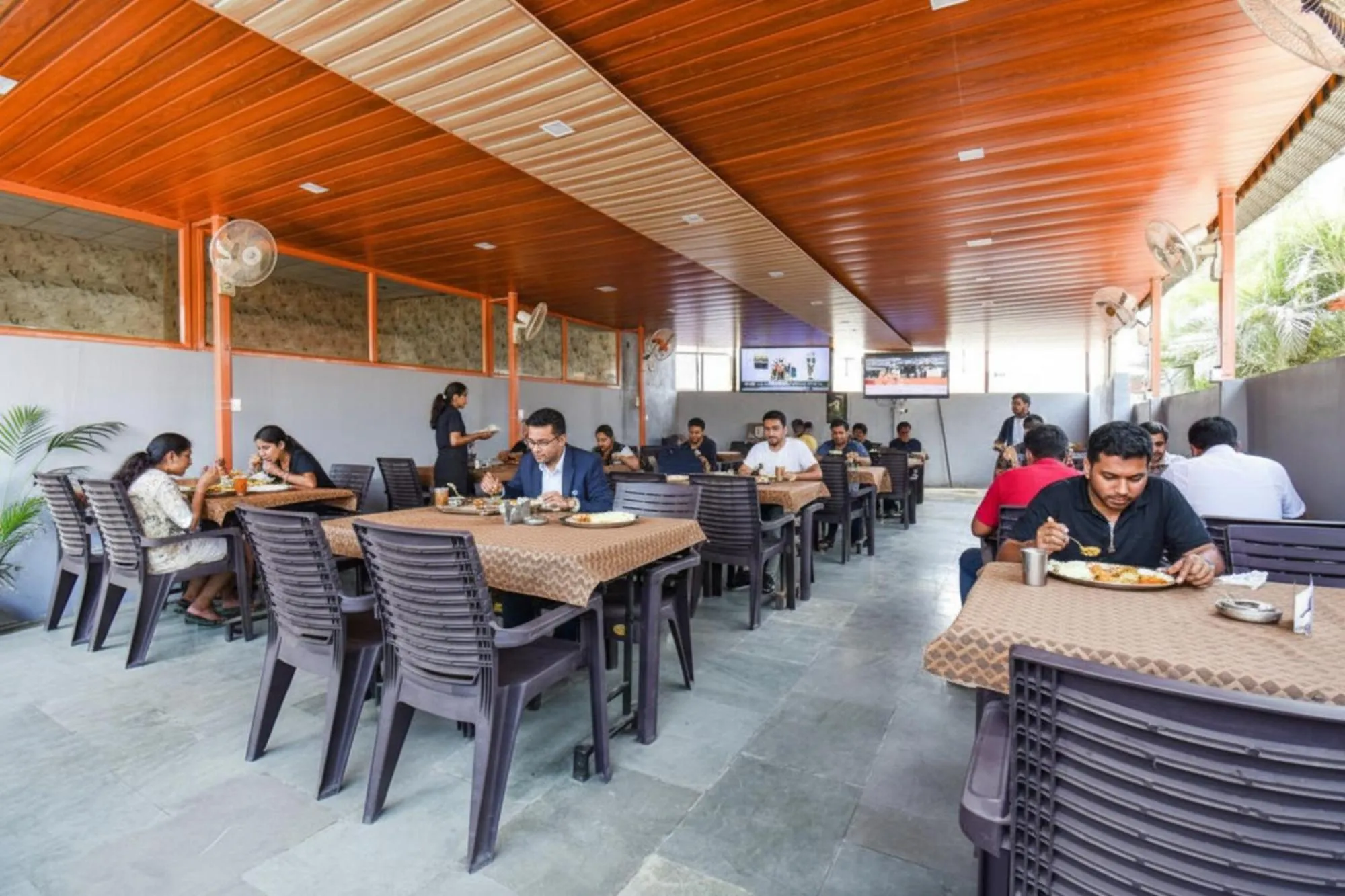 Restaurant/places to eat in Via Yashraj Inn - BJS College