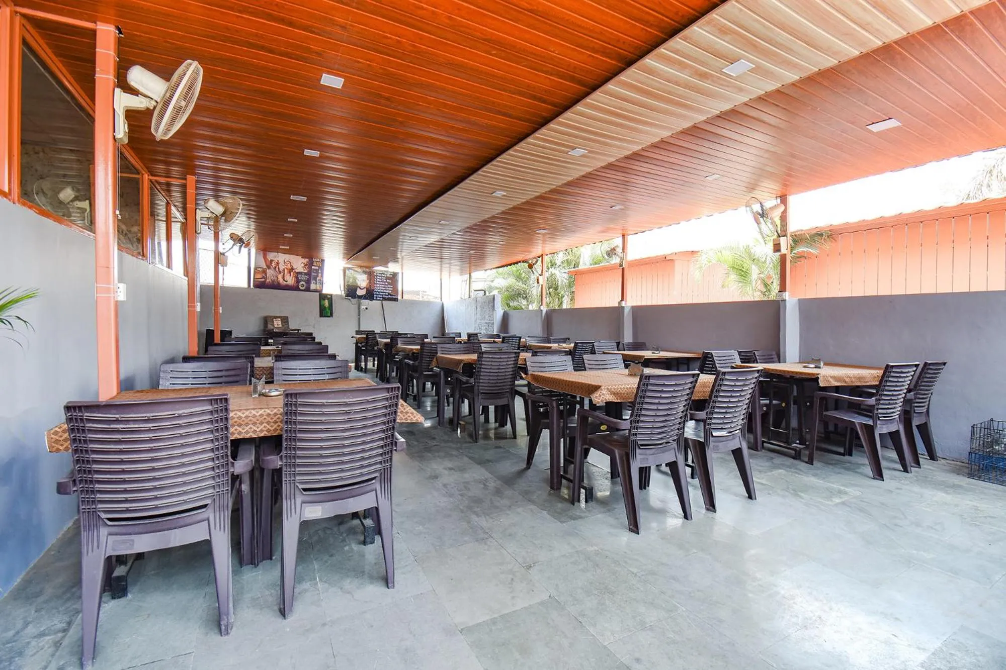 Restaurant/places to eat in Via Yashraj Inn - BJS College