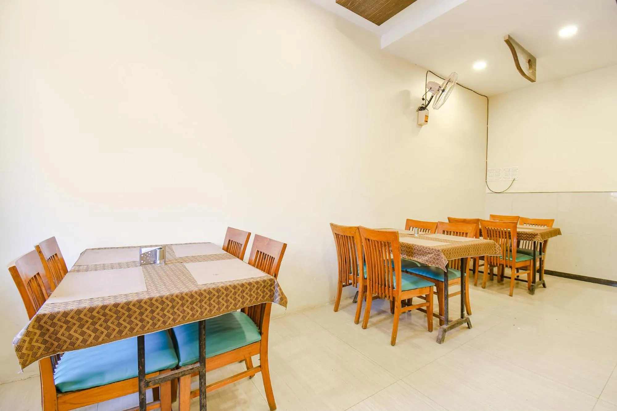 Restaurant/places to eat in Via Yashraj Inn - BJS College