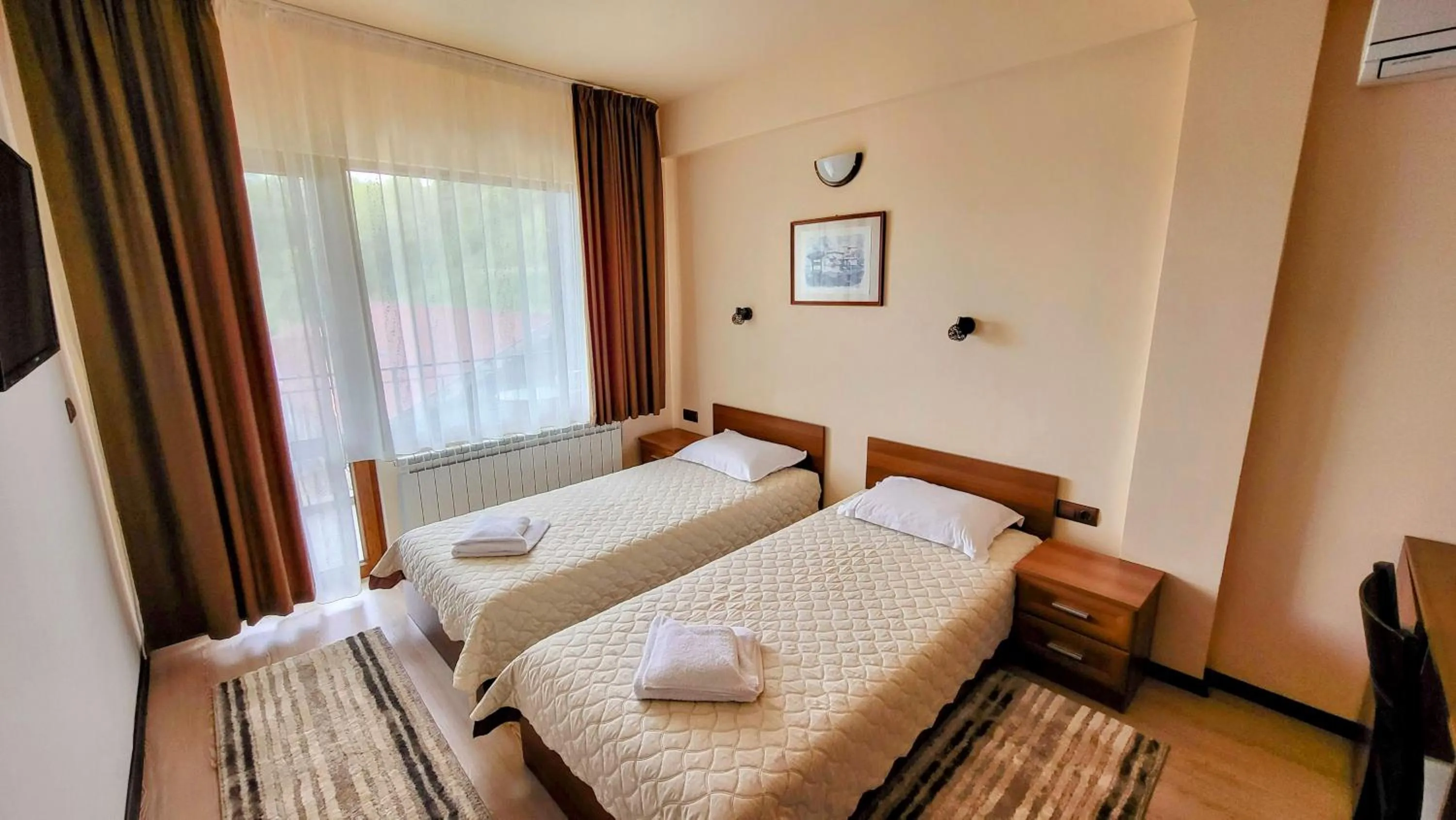 Photo of the whole room, Bed in Panorama Family Hotel
