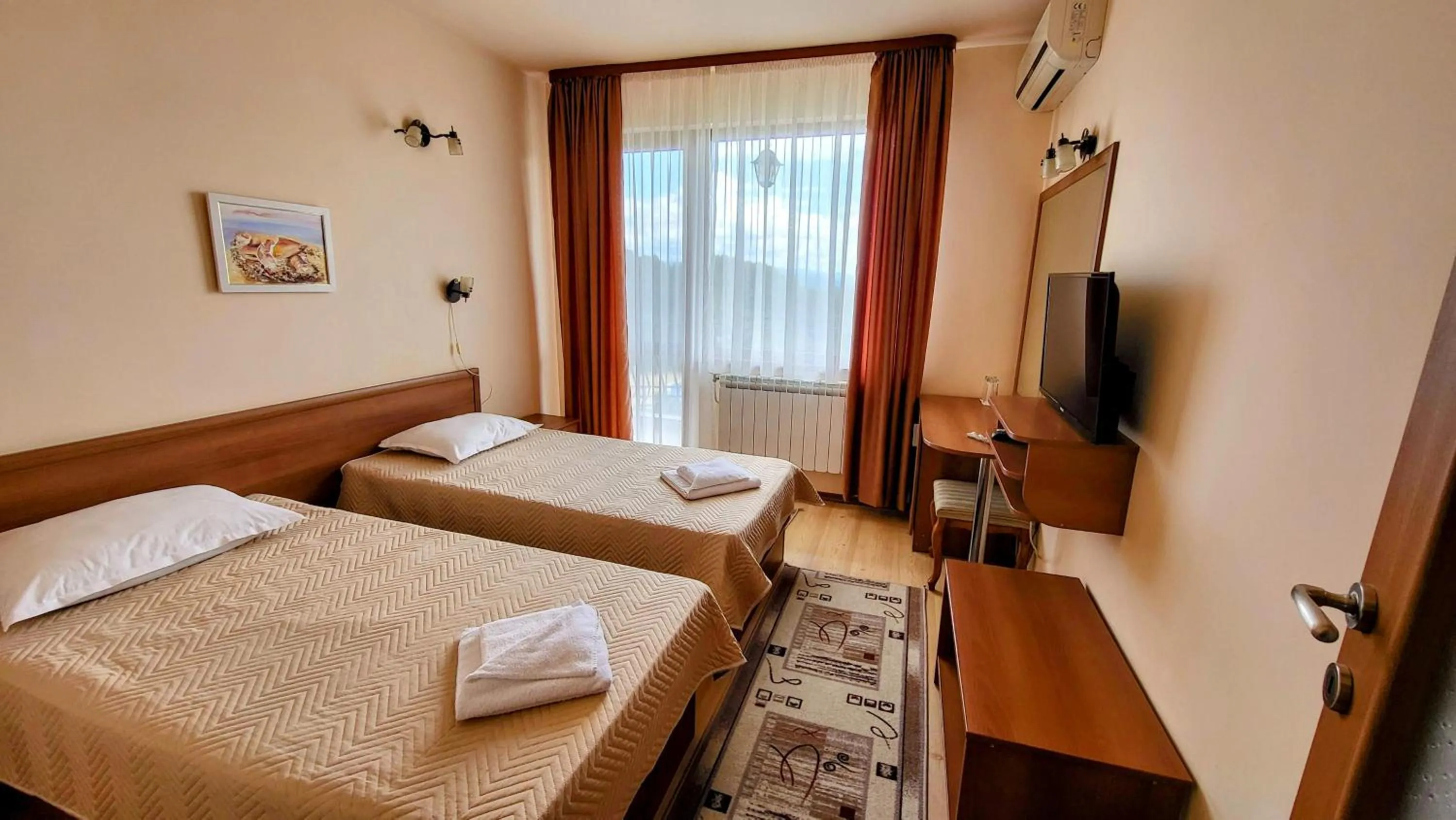 Photo of the whole room, Bed in Panorama Family Hotel