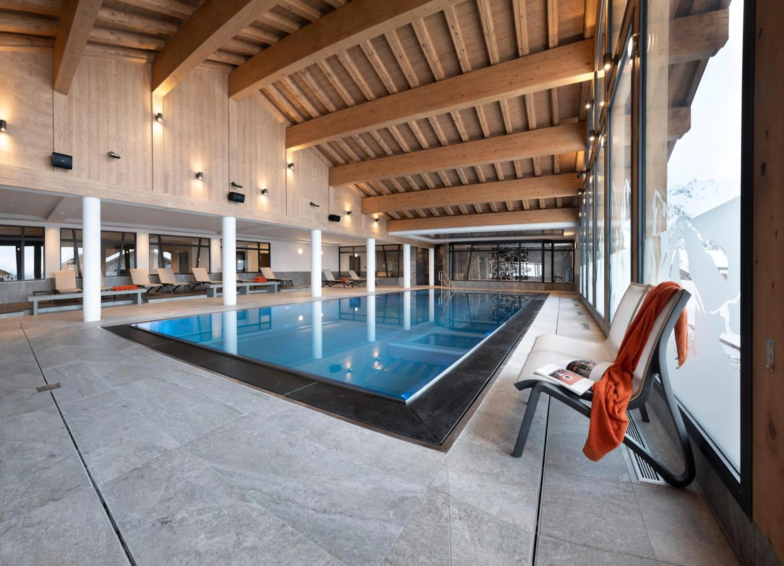 Swimming pool in MGM Hôtels & Résidences - Résidence Alpen Lodge
