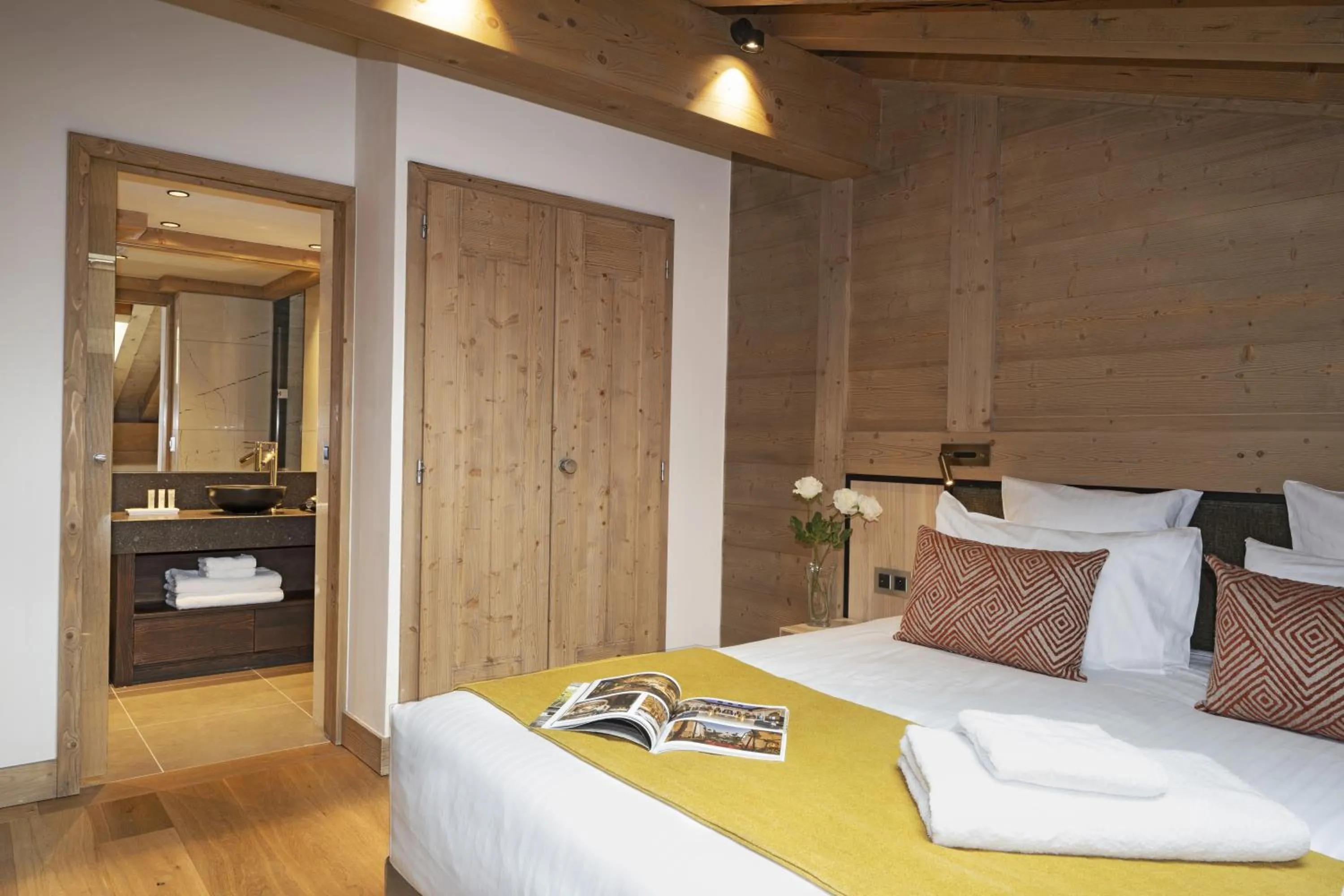 Photo of the whole room, Bed in MGM Hôtels & Résidences - Résidence Alpen Lodge