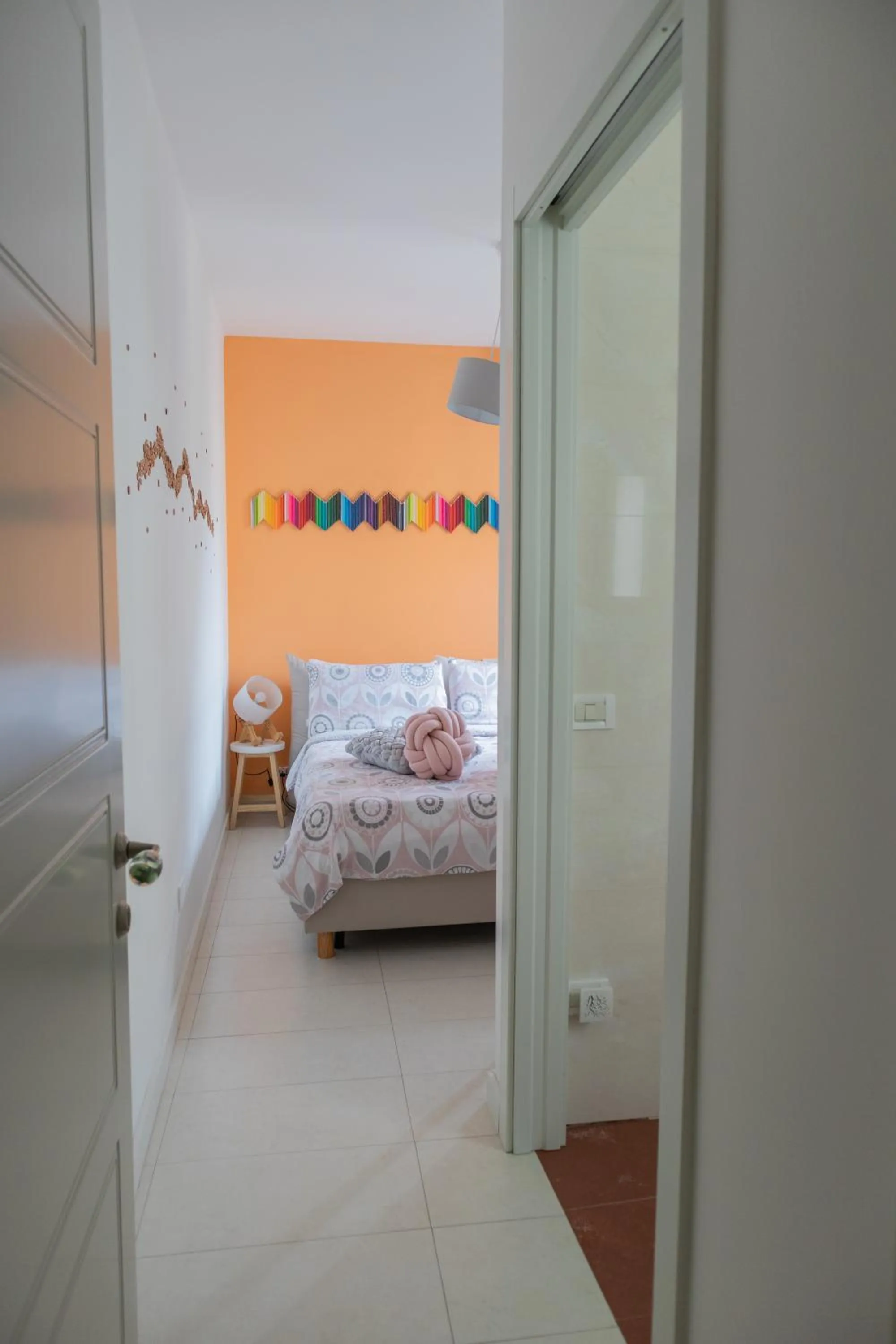 Photo of the whole room, Bed in Intra Rooms