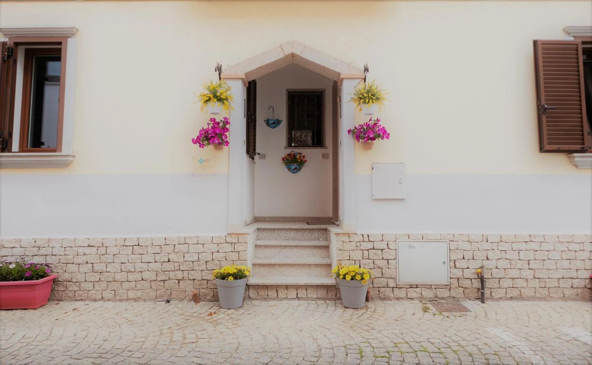 Property building in Intra Rooms