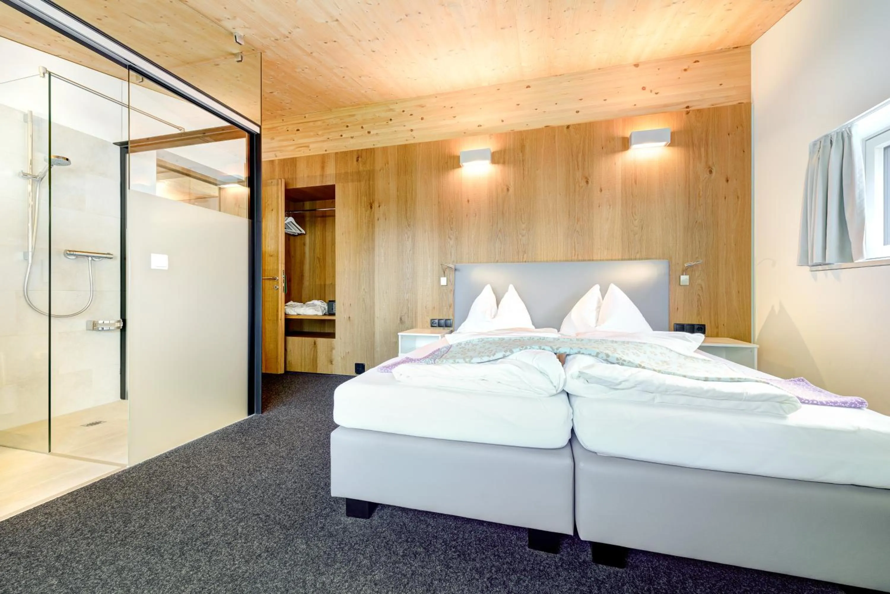 Bedroom, Bed in Hotel Lün