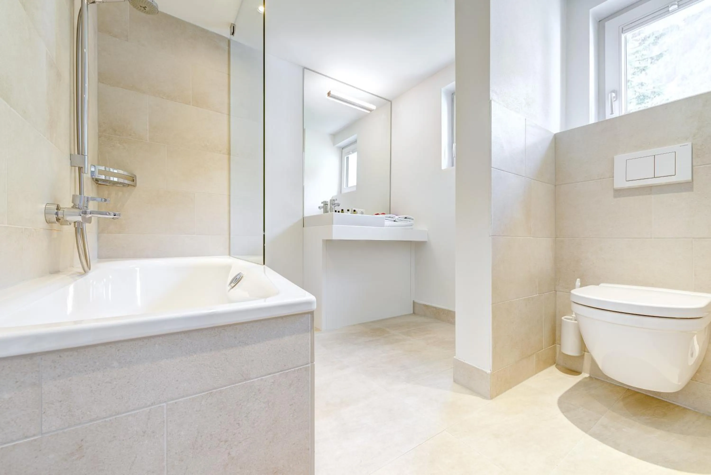 Toilet in Hotel Lün