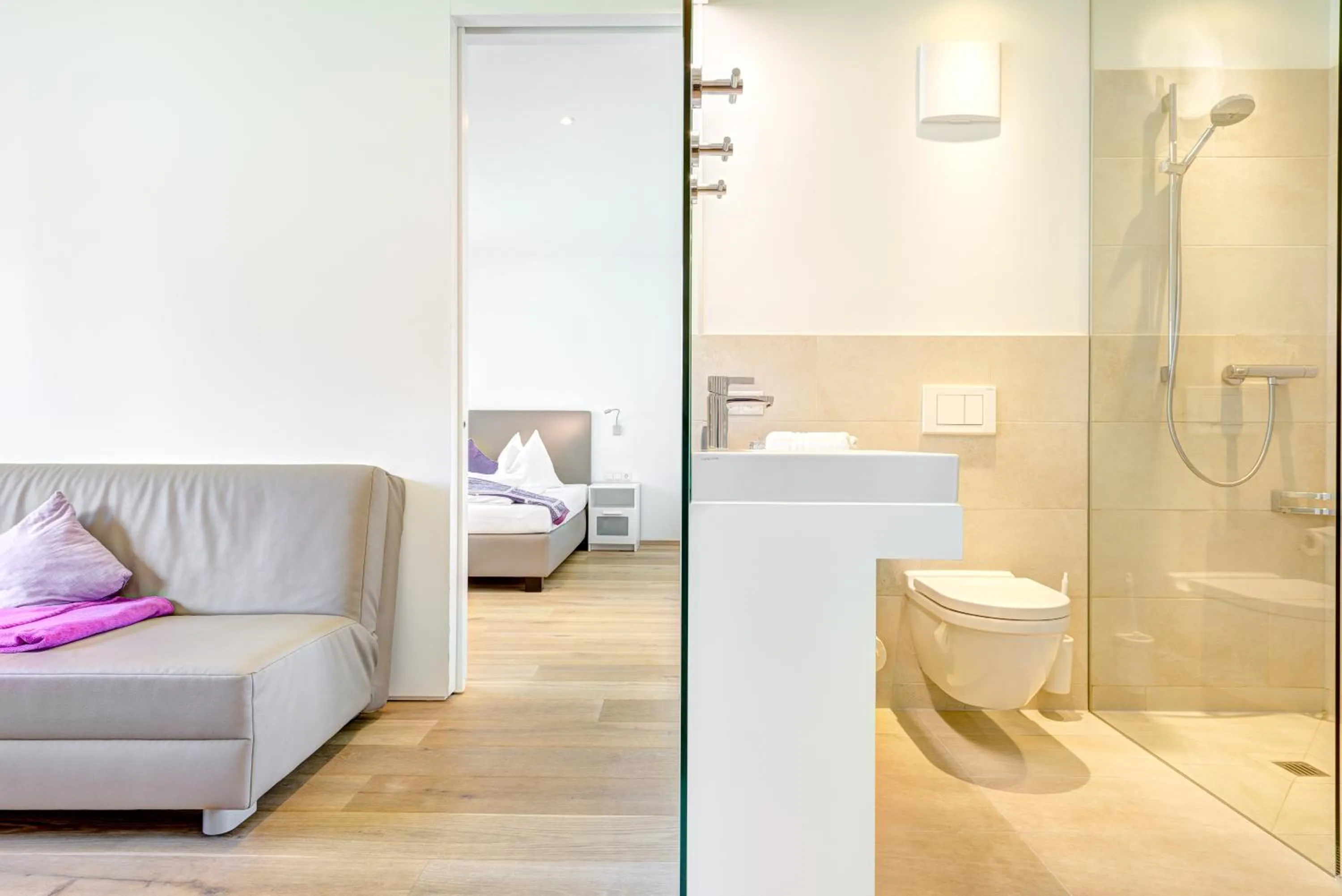 Shower in Hotel Lün