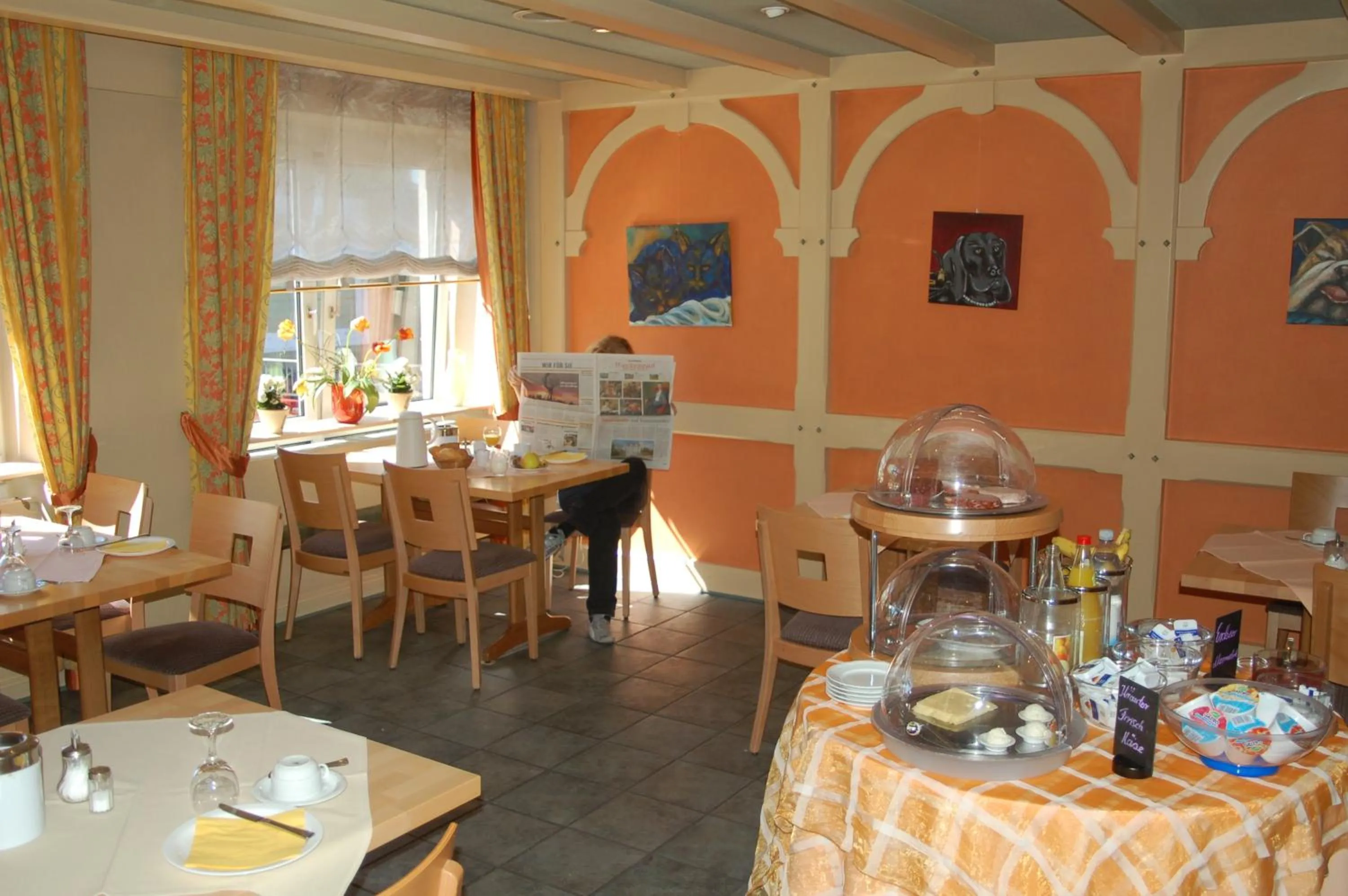 Restaurant/places to eat in Hotel Leander