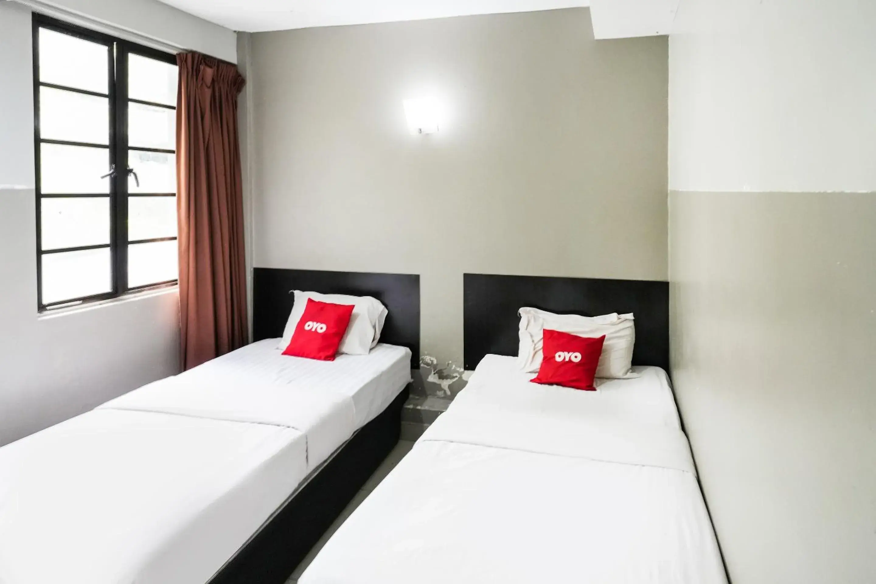 Deluxe Twin Room in Hotel O 365 Nice Stay Deluxe Twin Room in Hotel O 365 Nice Stay