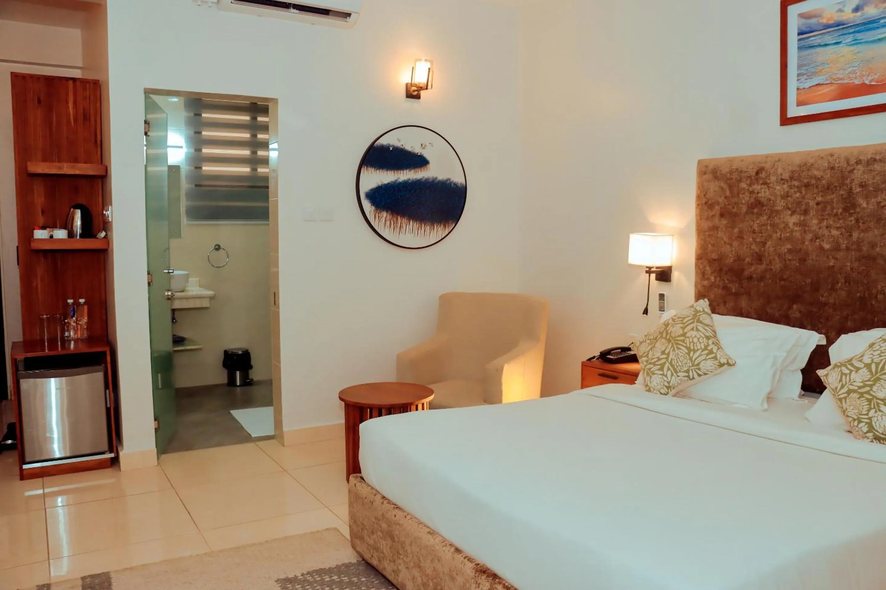 Bed in Best Western Jangwani Sea Breeze Resort