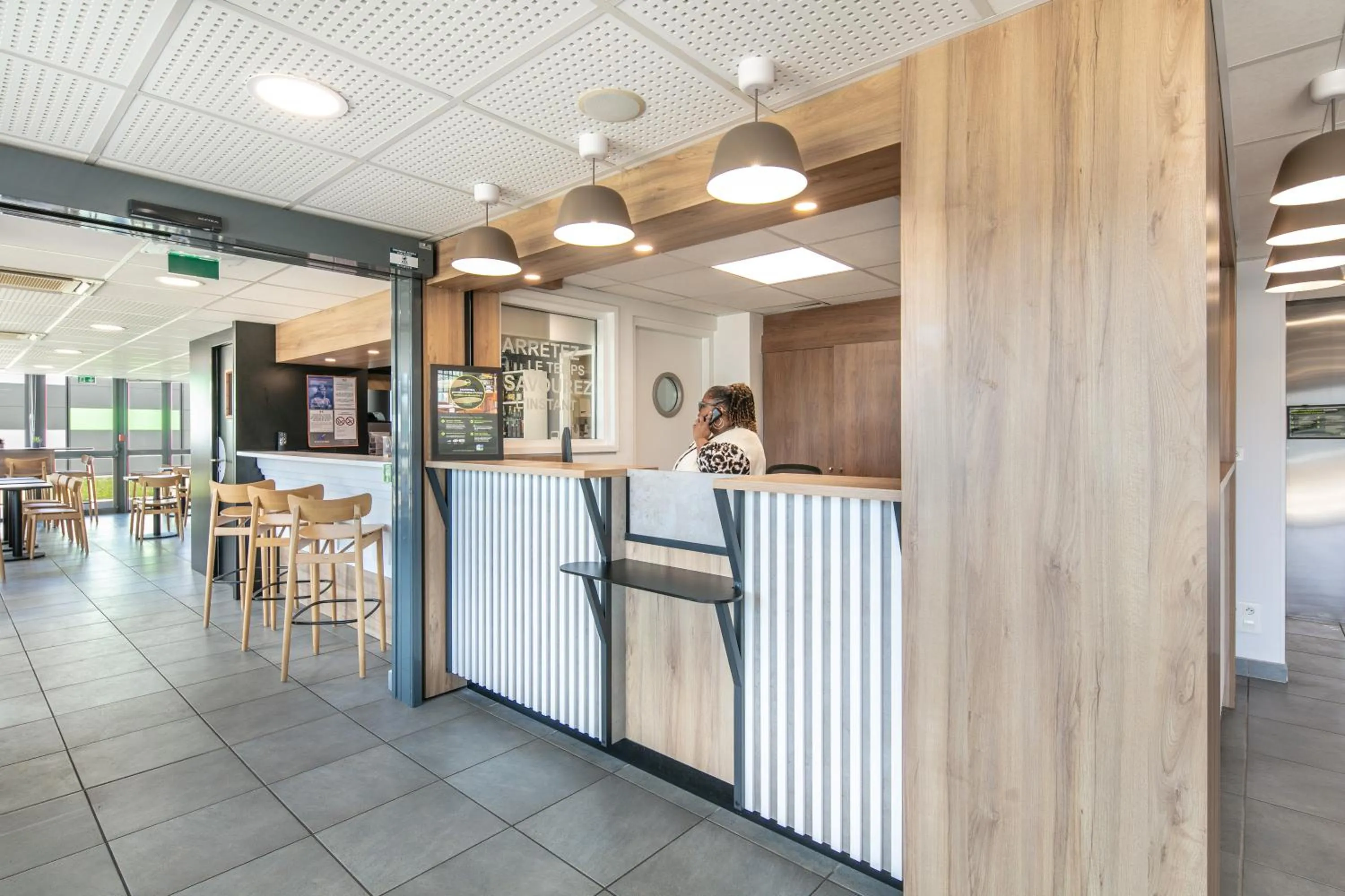 Restaurant/places to eat in B&B HOTEL Lyon Aéroport Saint-Quentin-Fallavier