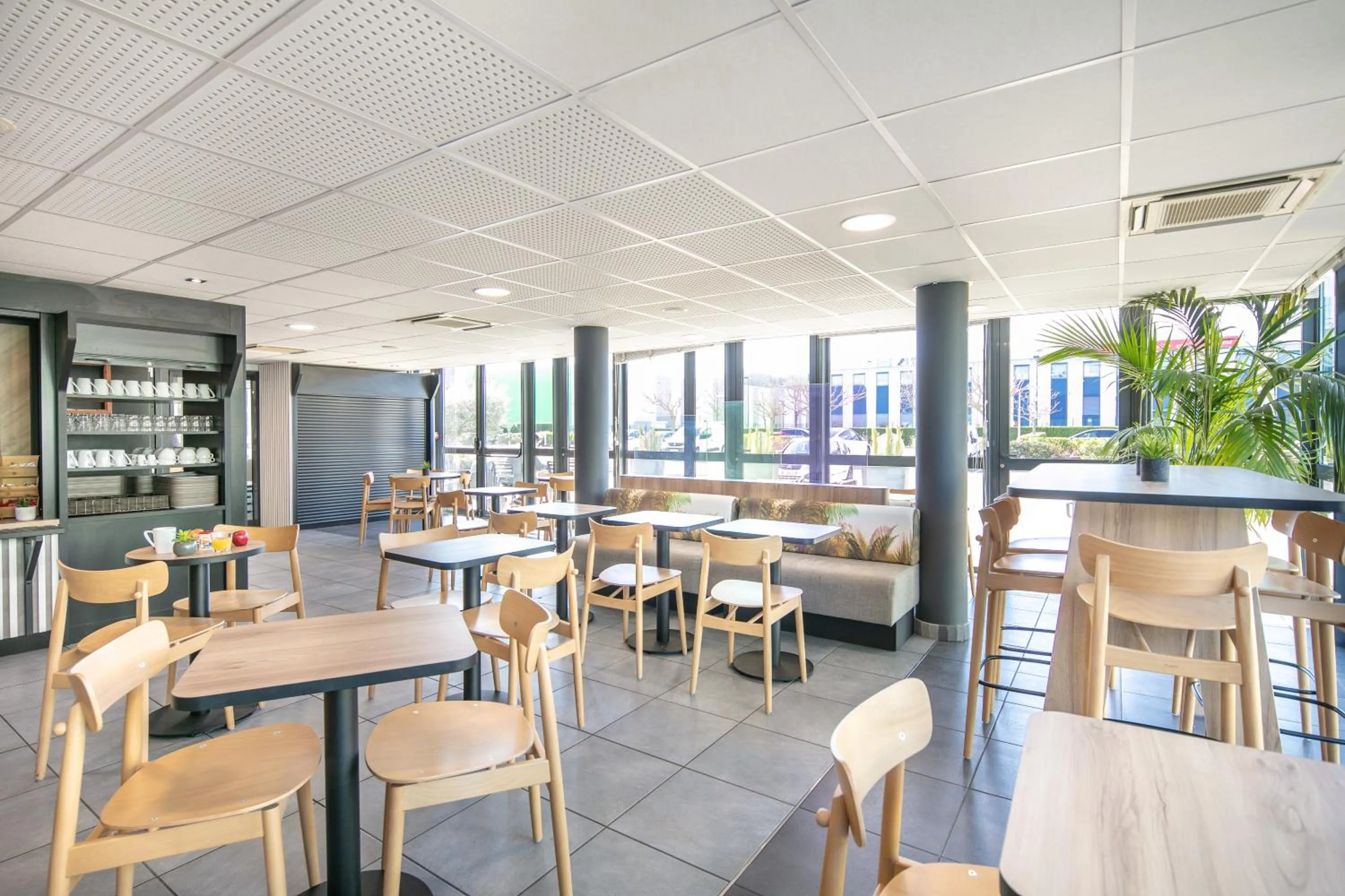 Restaurant/places to eat in B&B HOTEL Lyon Aéroport Saint-Quentin-Fallavier