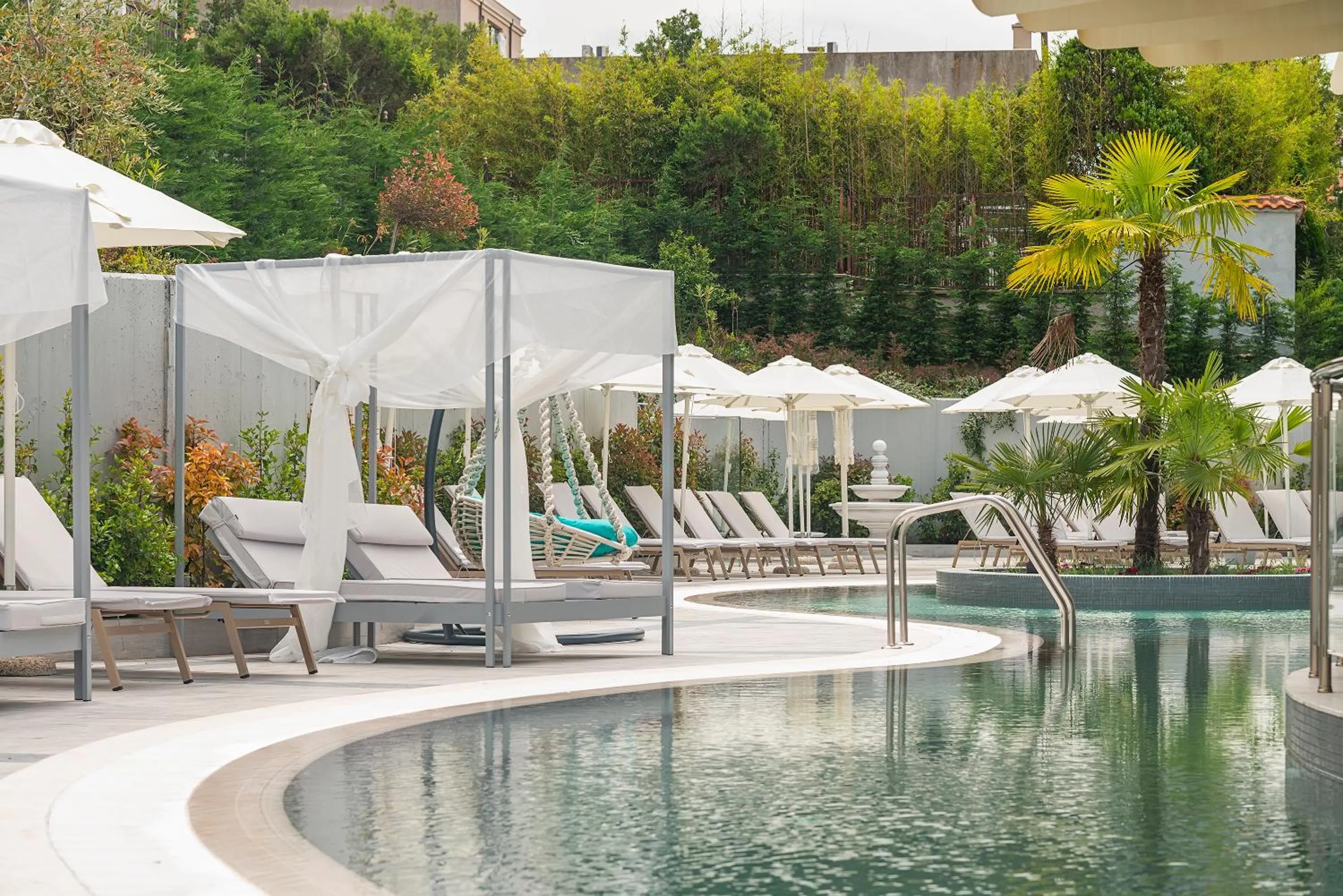 Swimming pool in Siena Premium Retreat