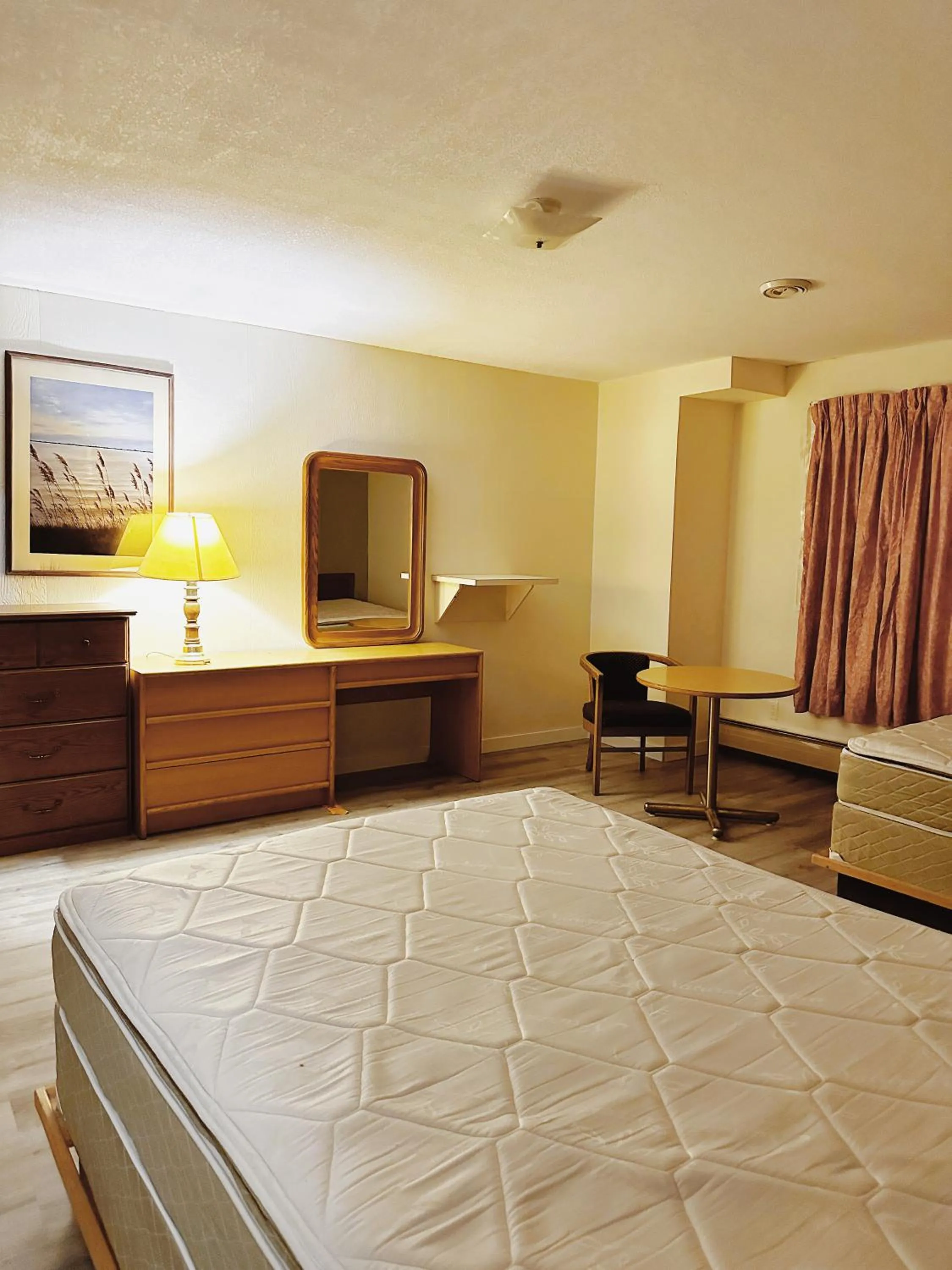 Bedroom, Bed in Uptown Motel