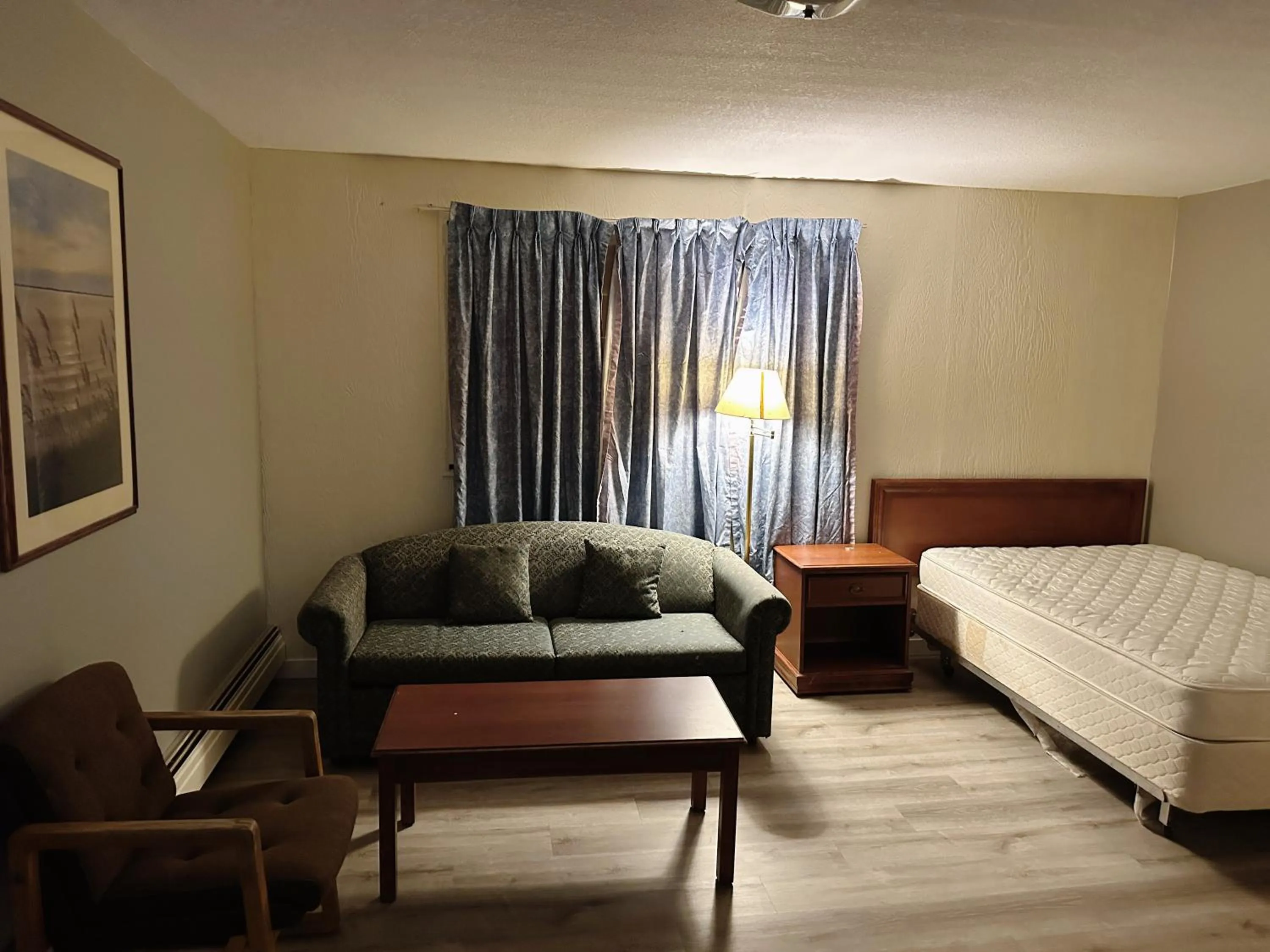 Bedroom, Bed in Uptown Motel