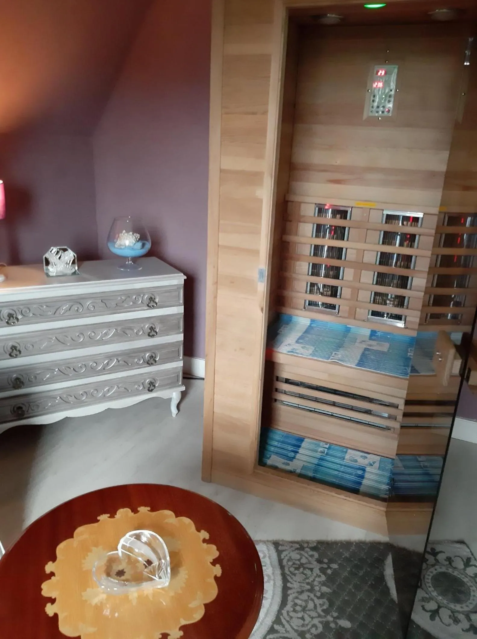 Seating area, Bed in B&B Chatelet Cremers