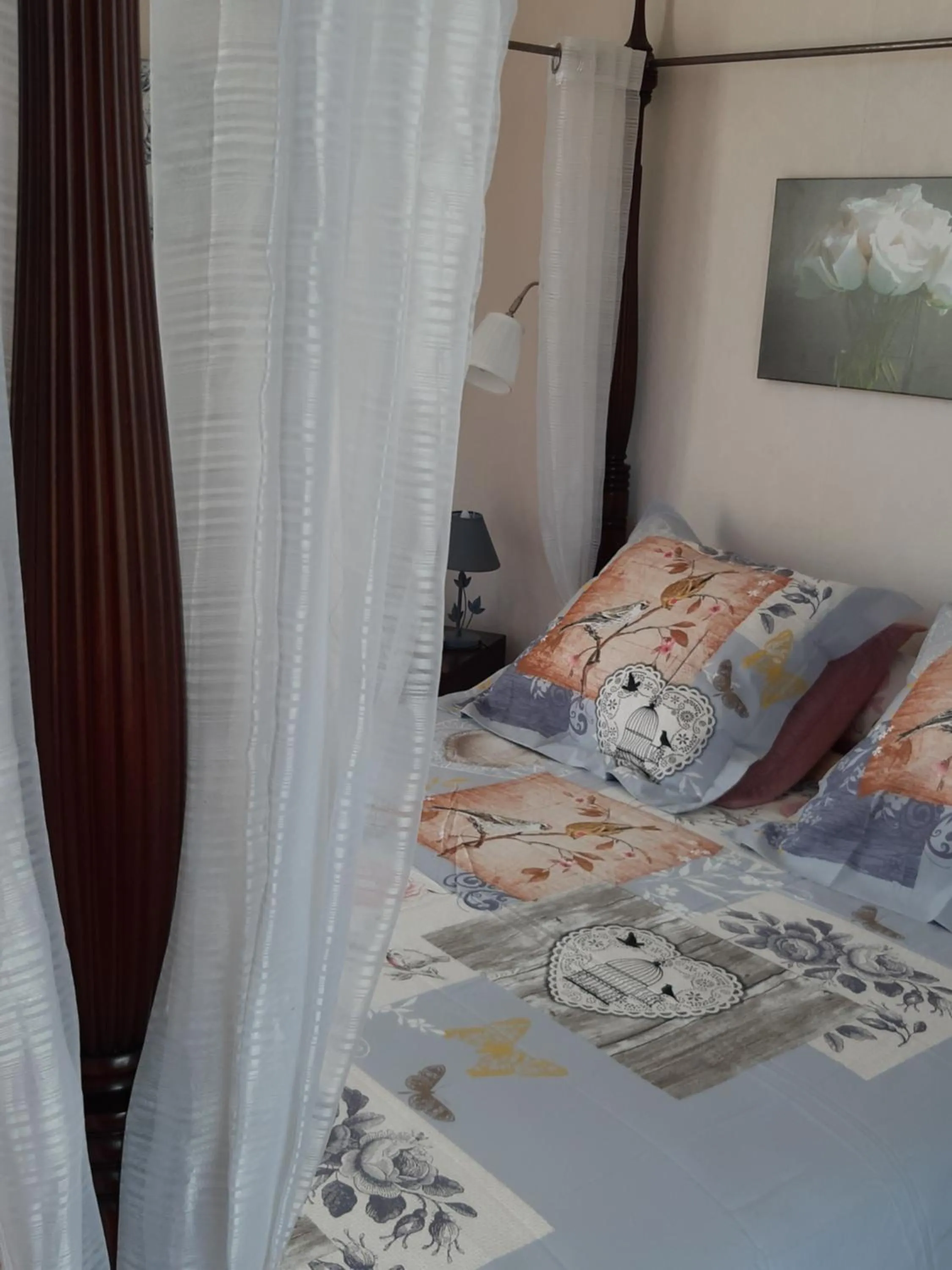 Bed in B&B Chatelet Cremers