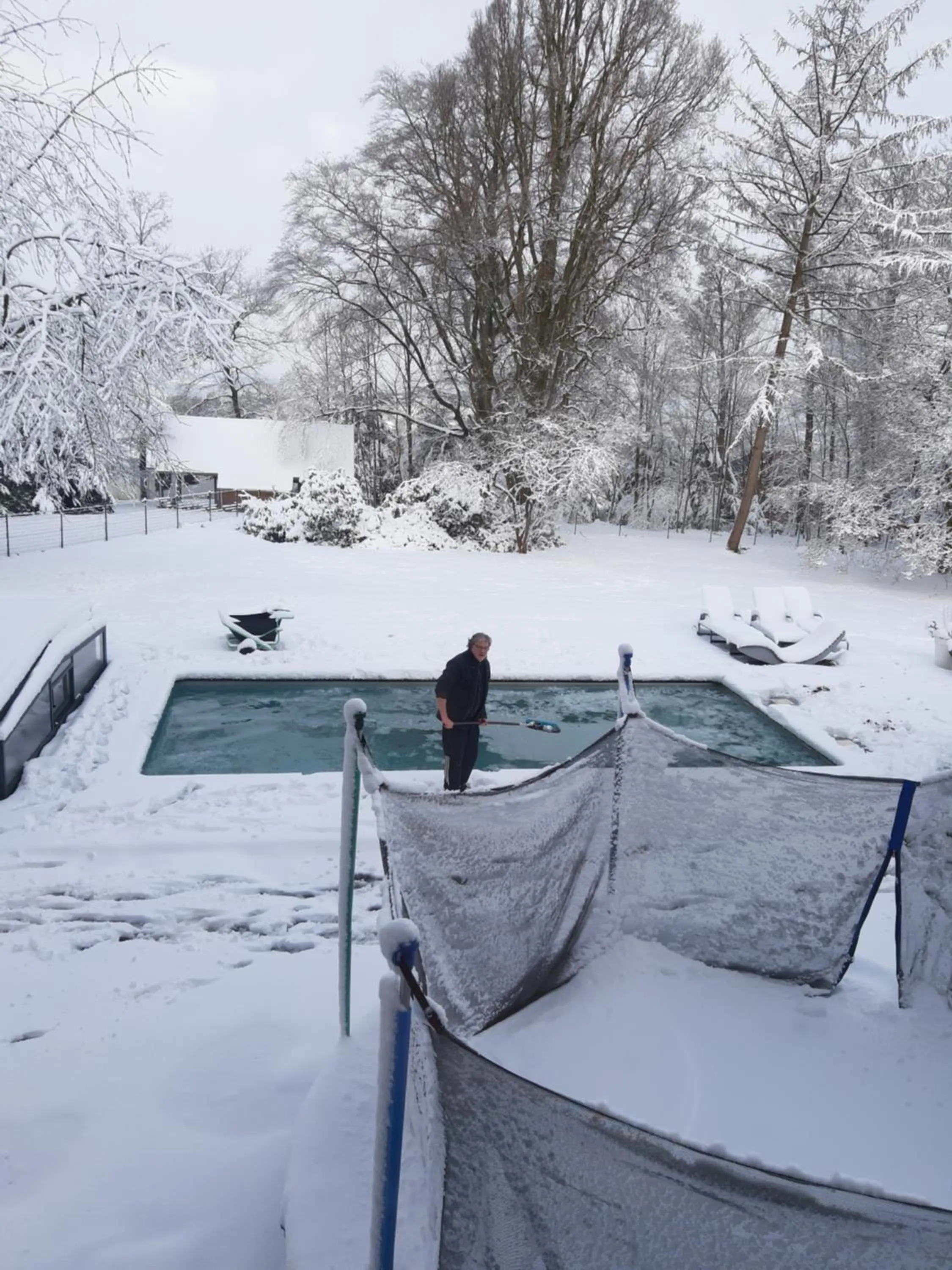 Swimming pool in B&B Chatelet Cremers