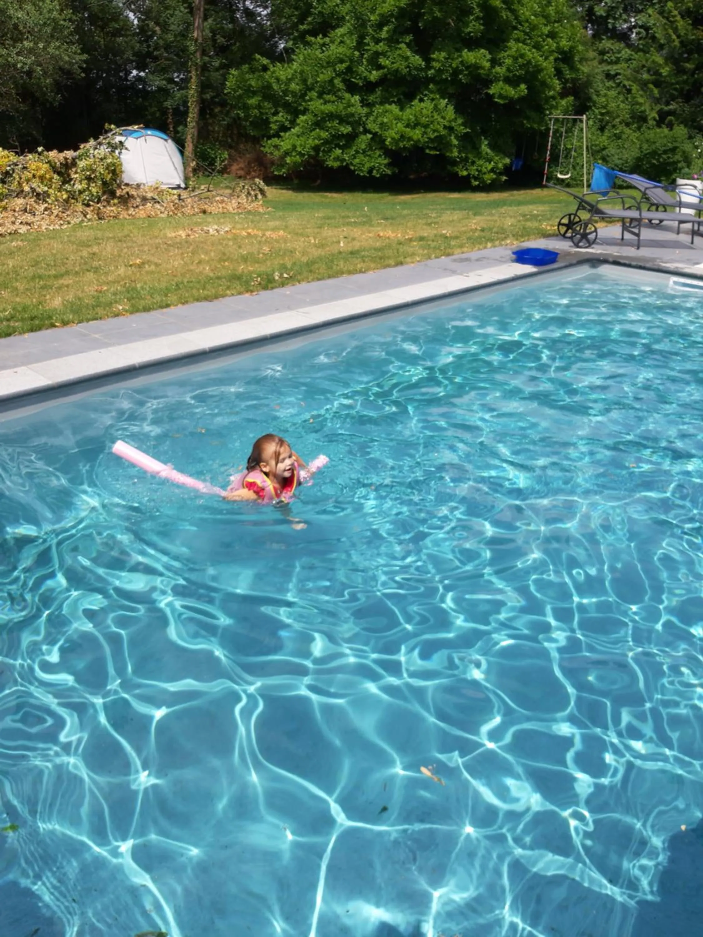 Swimming pool in B&B Chatelet Cremers