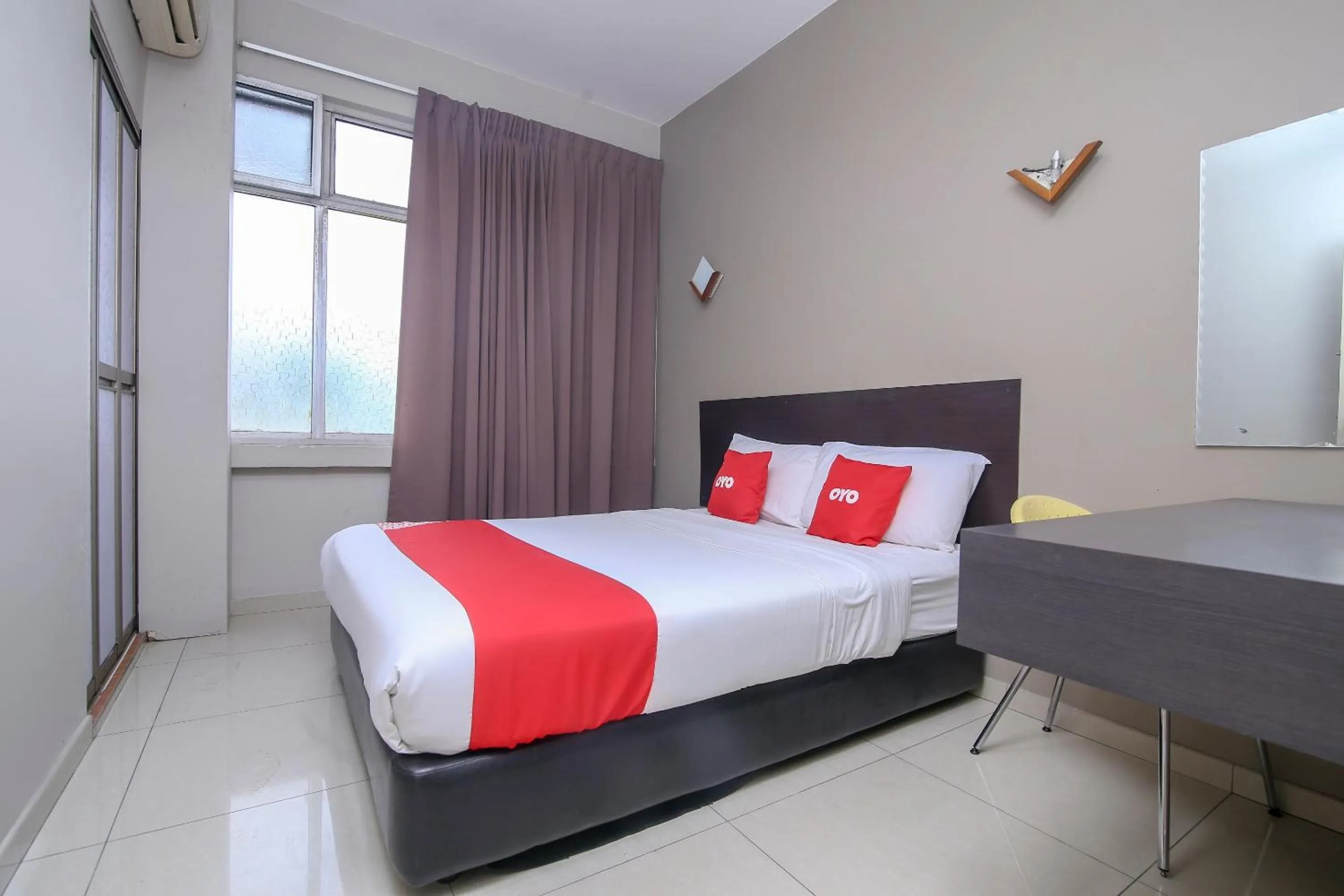 Bedroom, Bed in Hotel O Nice Stay Three Six Five Services