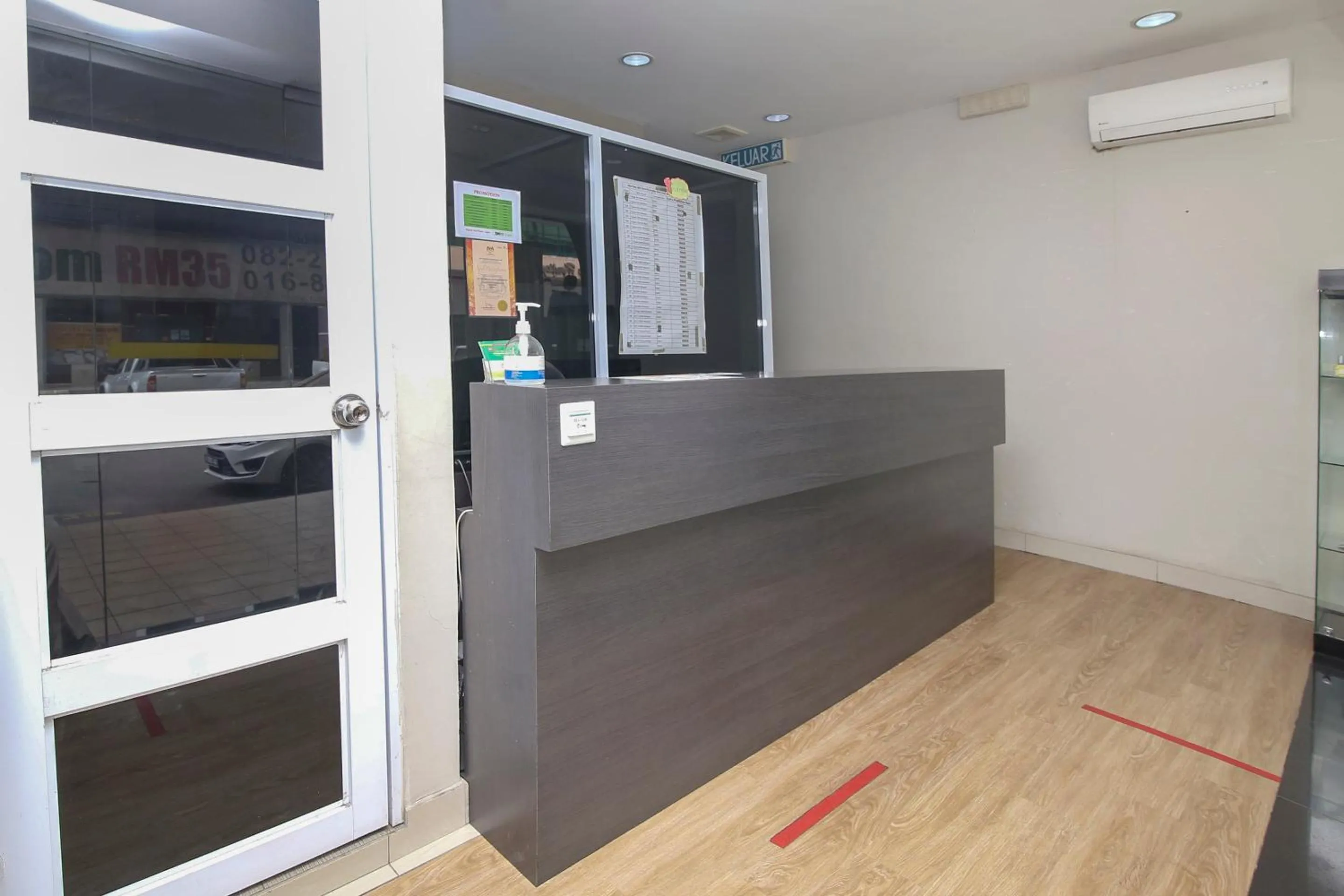 Lobby or reception in Hotel O Nice Stay Three Six Five Services