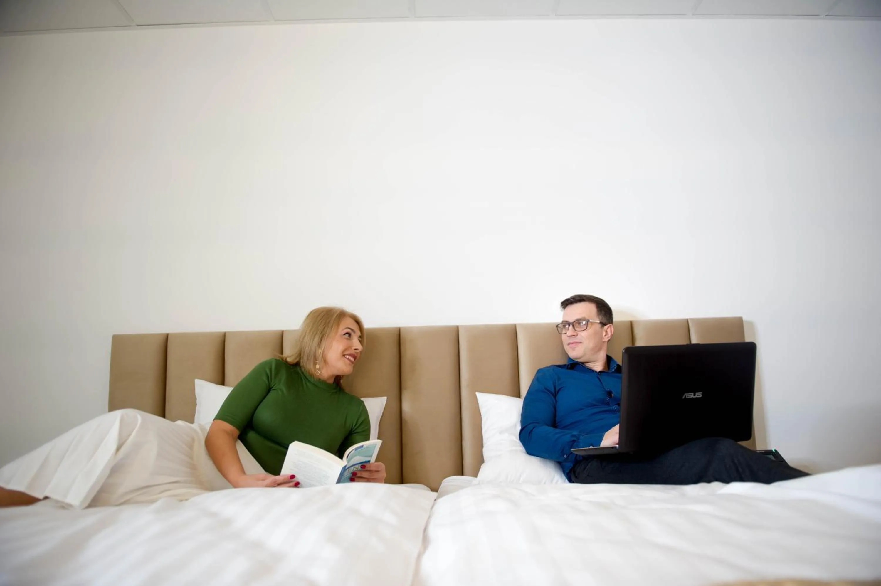 Seating area, Bed in FRIENDS RESIDENCE Apartments