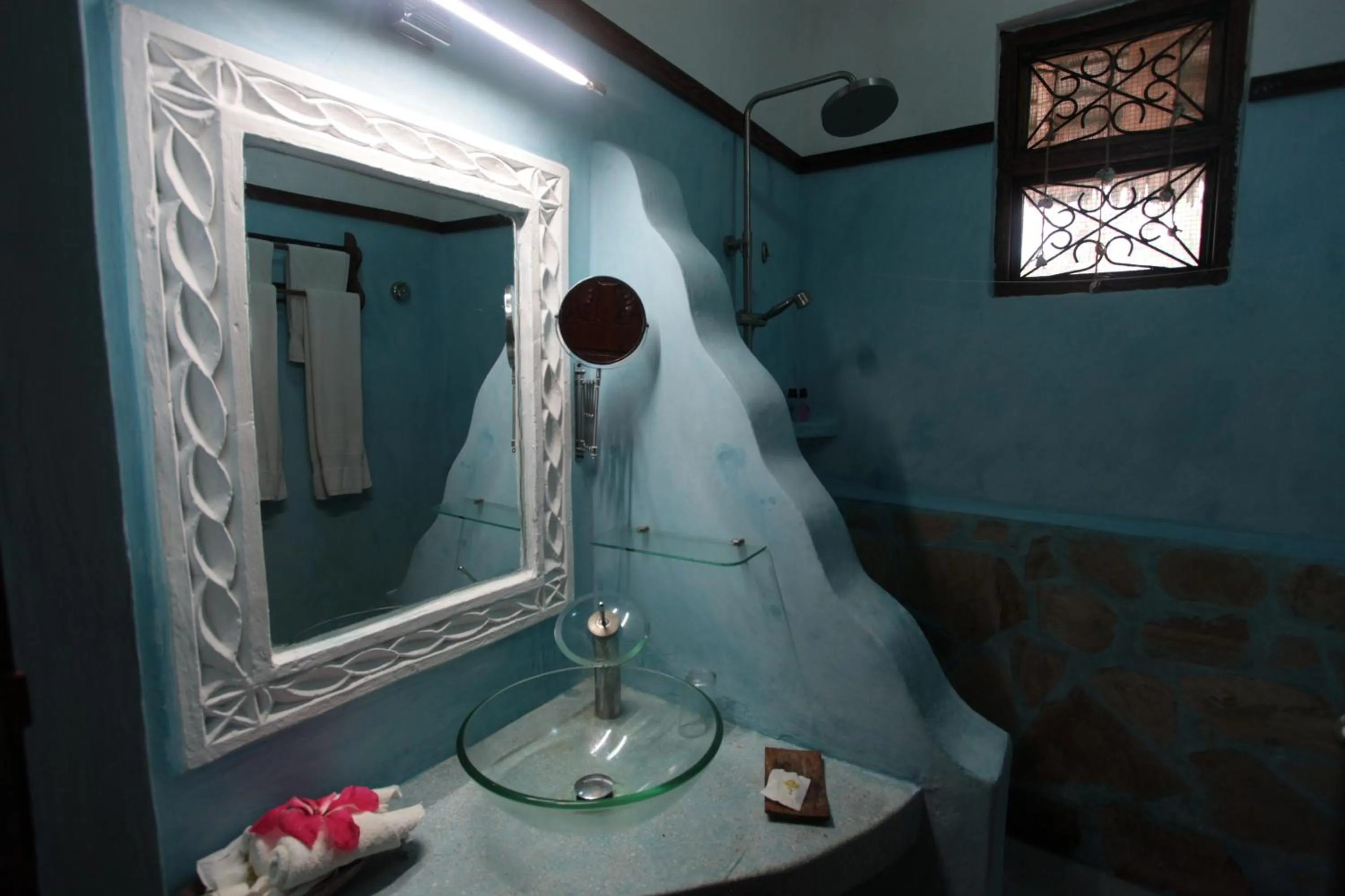 Shower in Zanzibar House Boutique Hotel