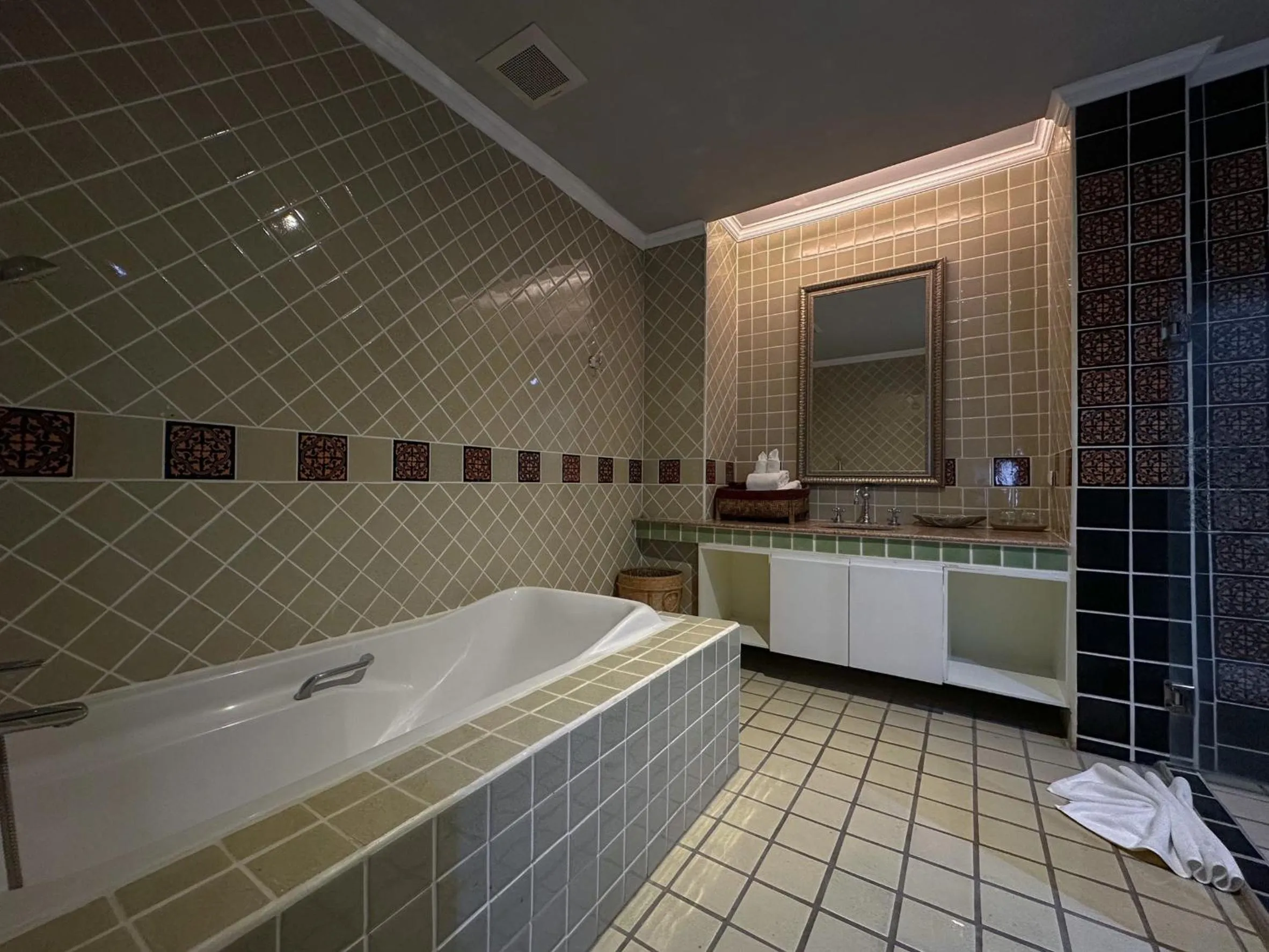 At Pingnakorn Huaykaew