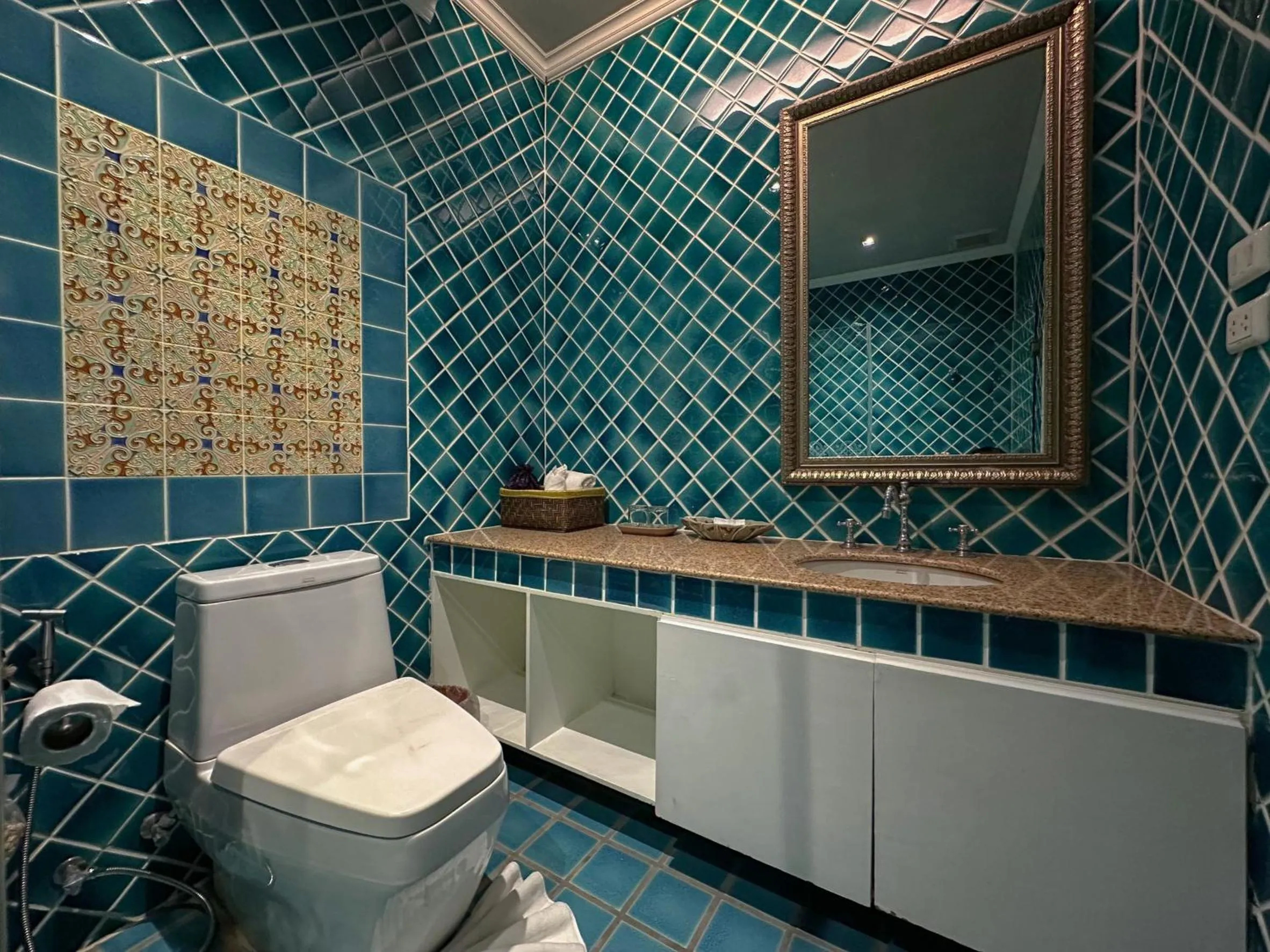 At Pingnakorn Huaykaew