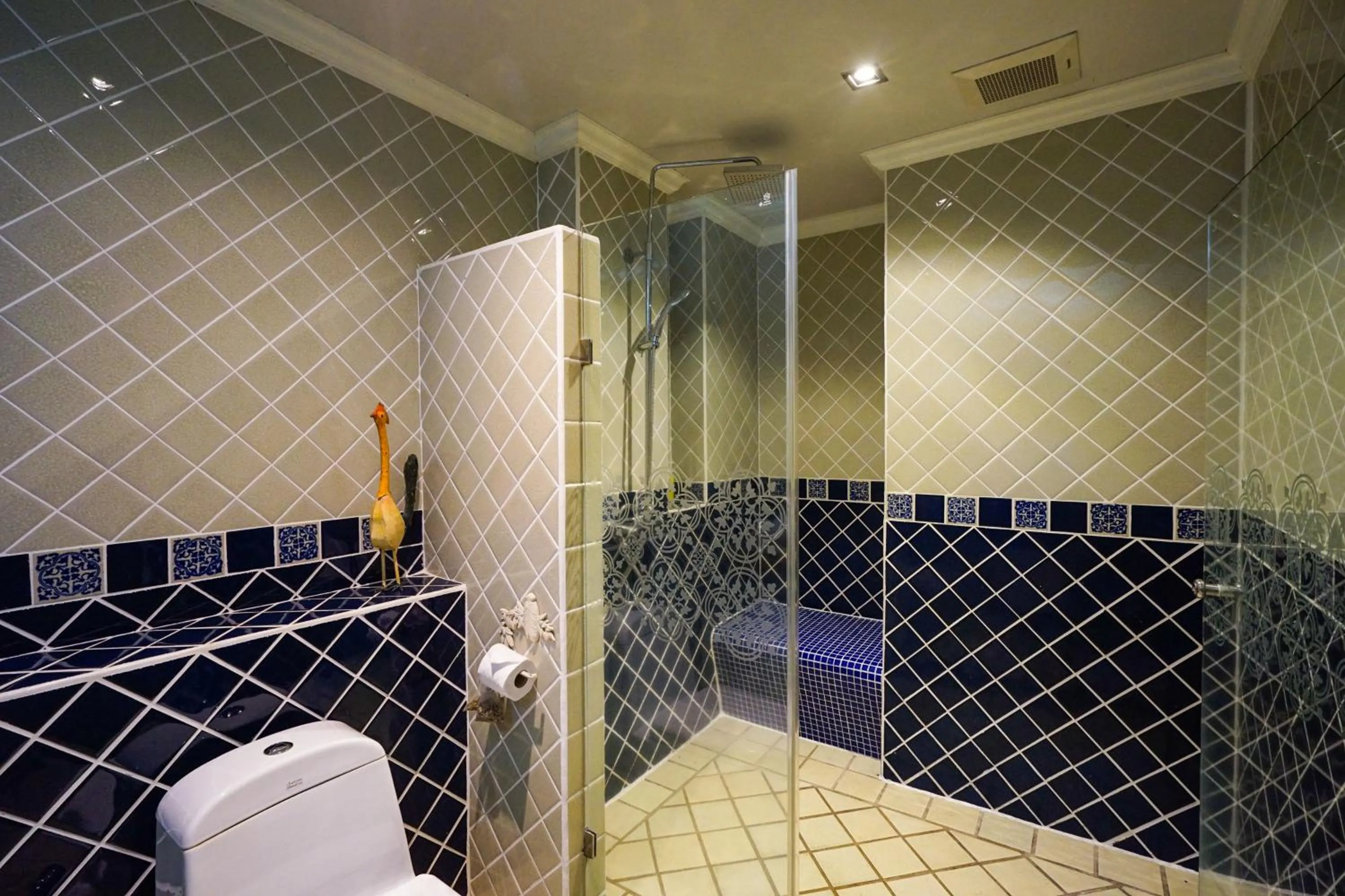 At Pingnakorn Huaykaew