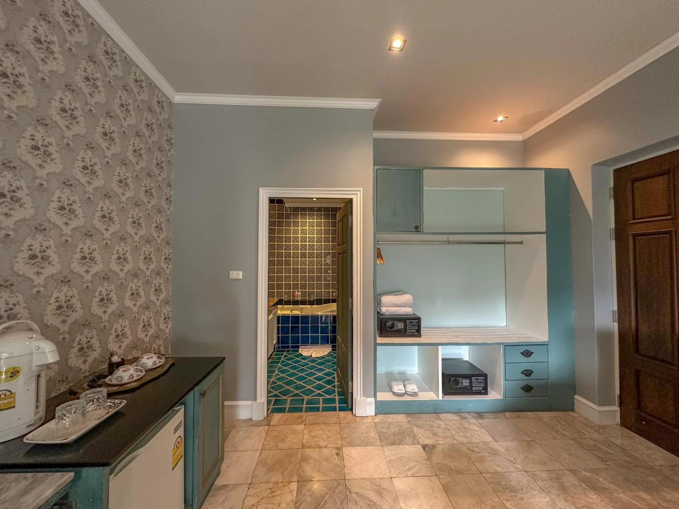 At Pingnakorn Huaykaew