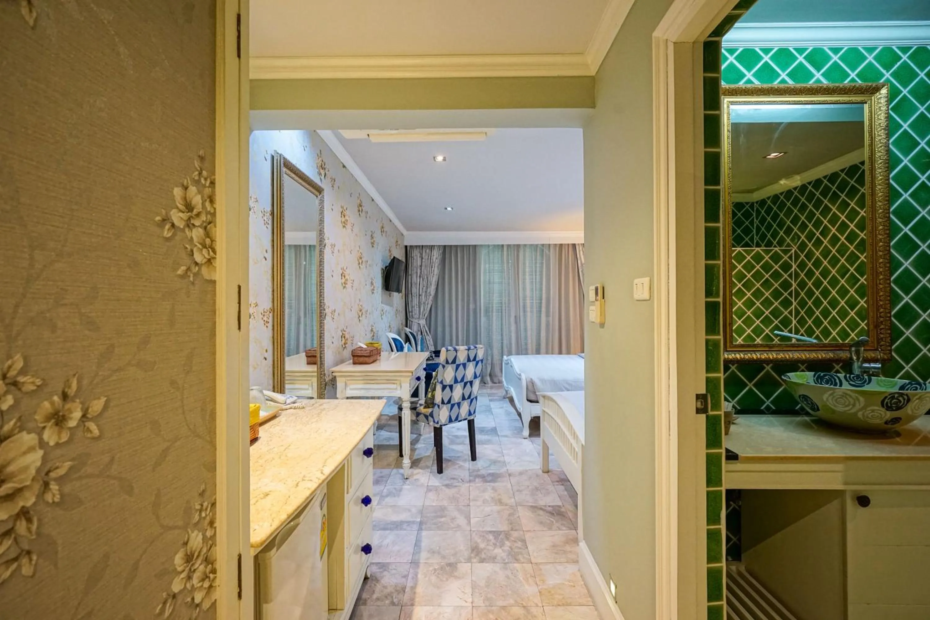 At Pingnakorn Huaykaew