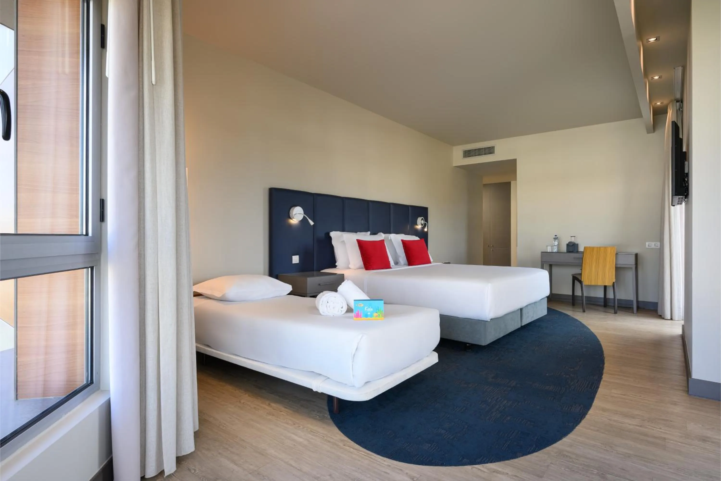 Bedroom, Bed in Melia Setubal