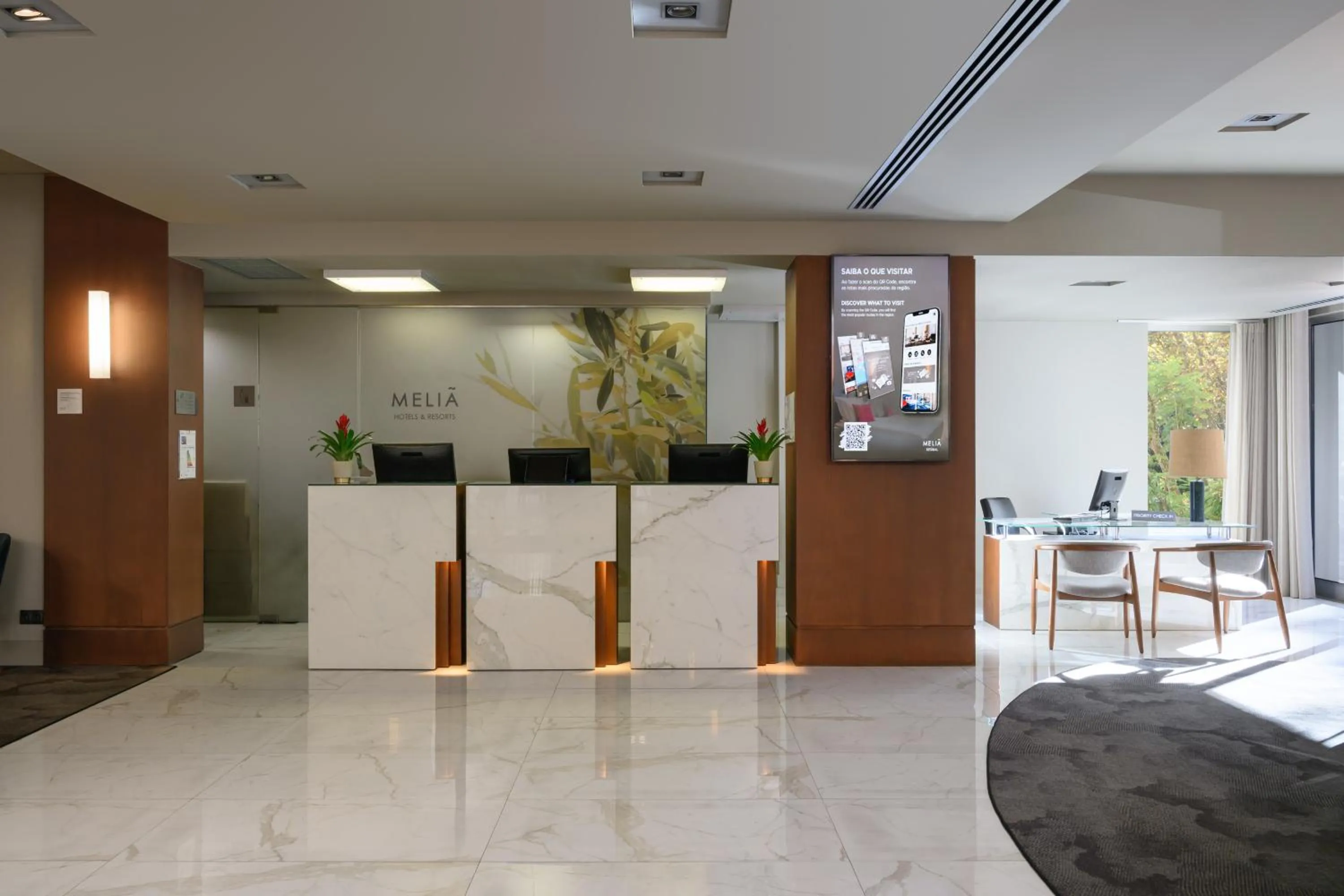 Lobby or reception in Melia Setubal