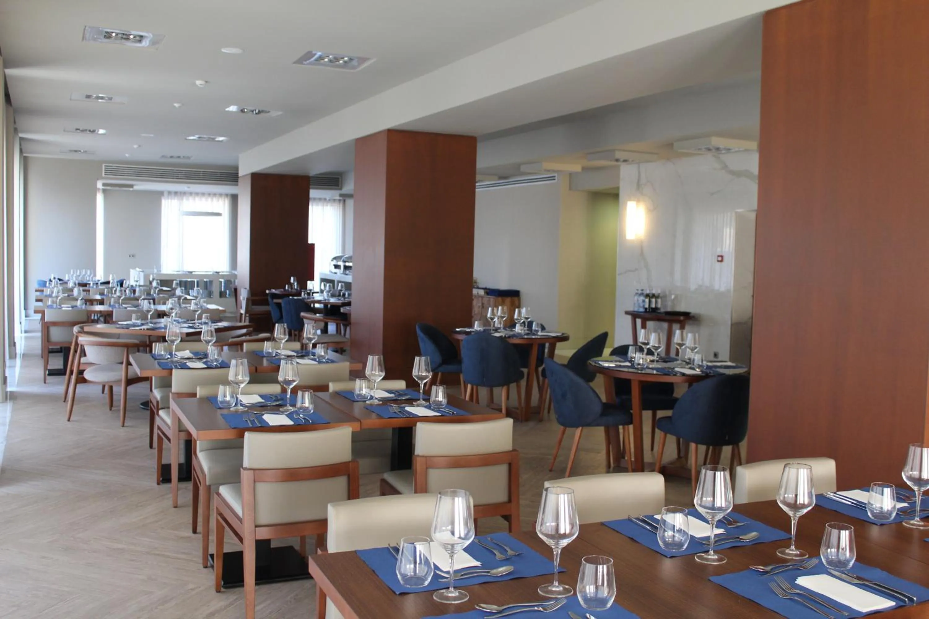Restaurant/places to eat in Melia Setubal